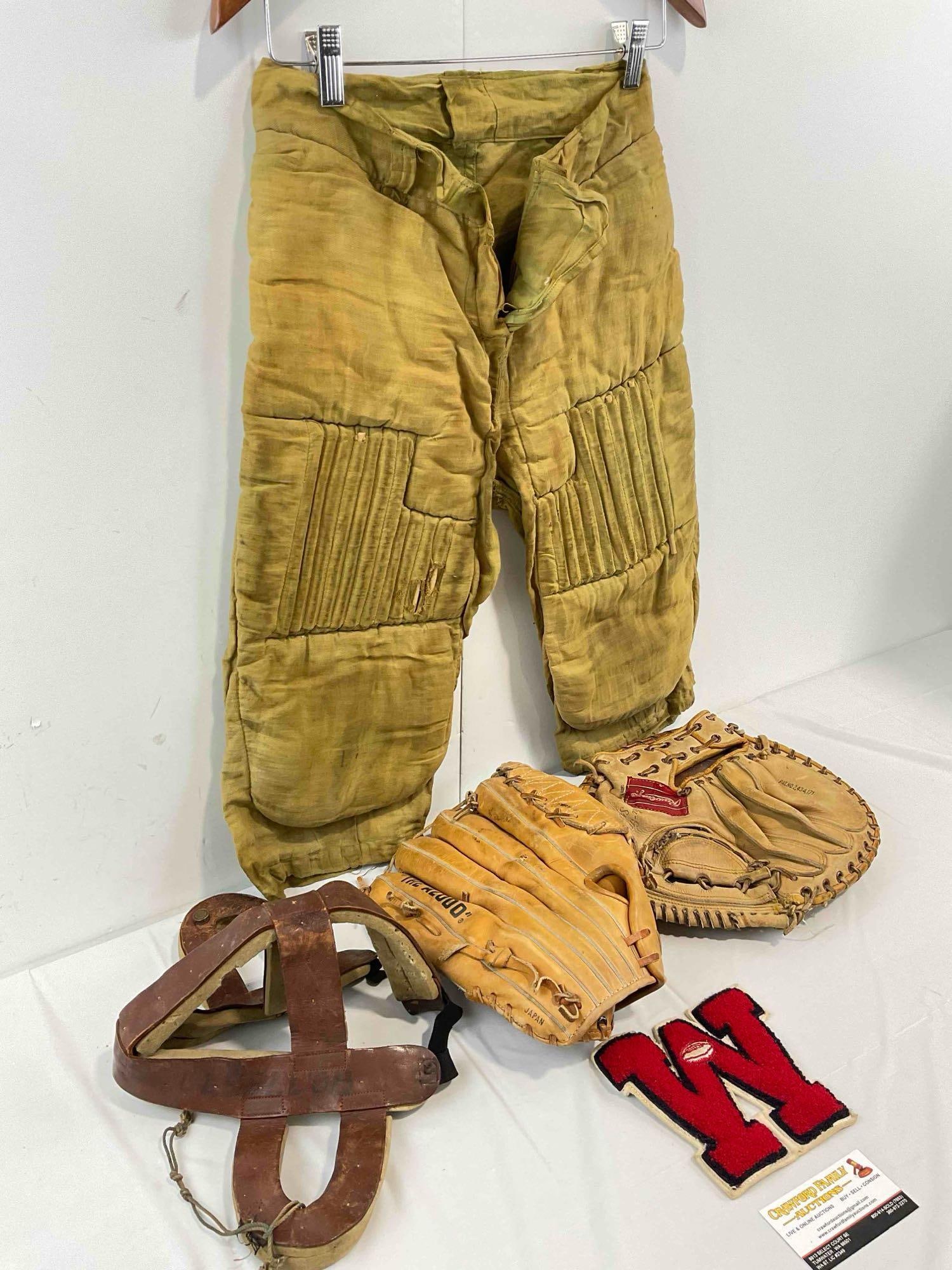 5 pcs Vintage Sports Gear., incl. 2x Leather Baseball Gloves from Wilson & Rawlings. See pics. - 2