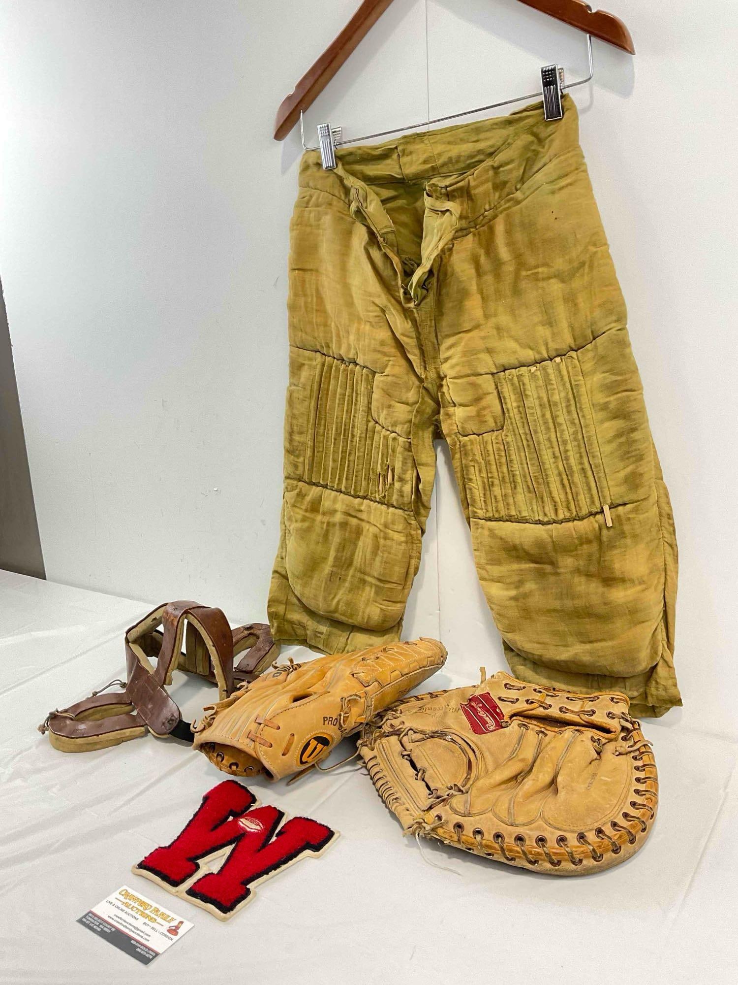 5 pcs Vintage Sports Gear., incl. 2x Leather Baseball Gloves from Wilson & Rawlings. See pics. - 3