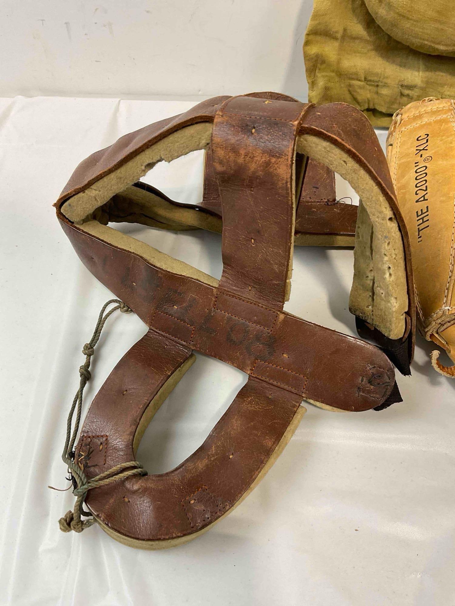 5 pcs Vintage Sports Gear., incl. 2x Leather Baseball Gloves from Wilson & Rawlings. See pics. - 9
