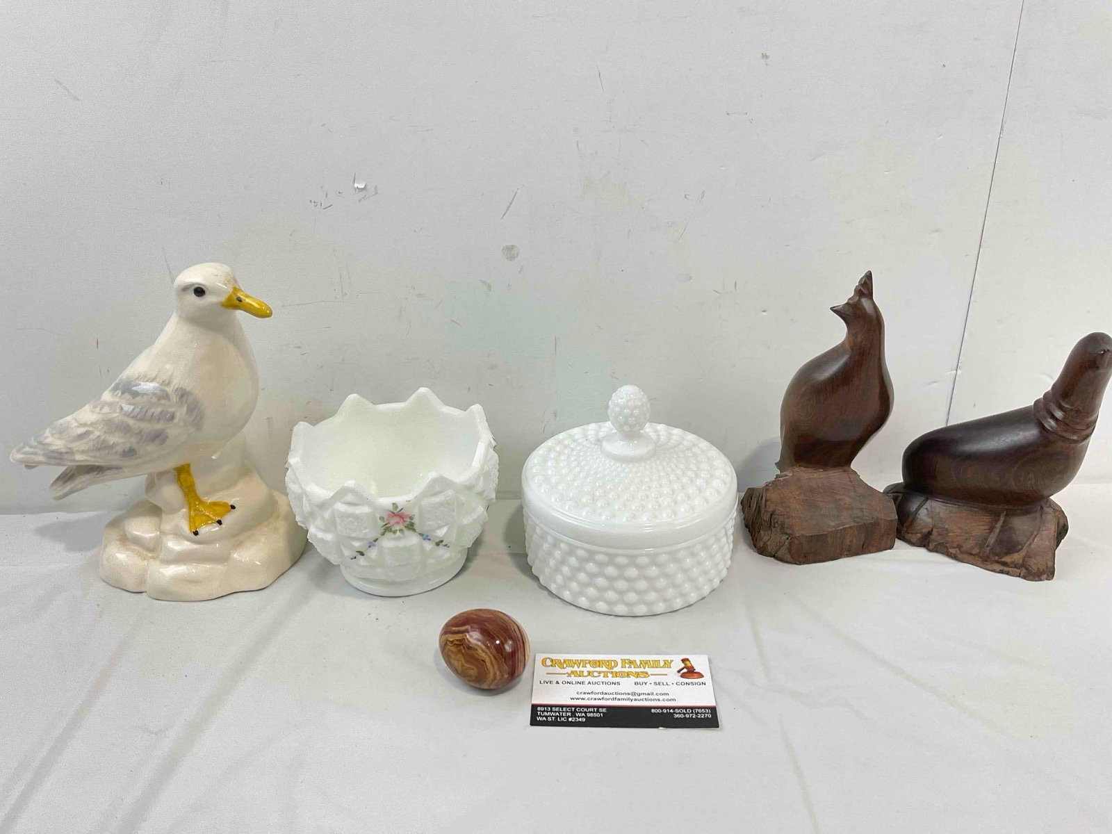 6 pcs Vintage Collectibles, incl. 2 x Milk Glass Dishes, 1x Imperial & 1x Westmoreland. See pics. (1 of 8)