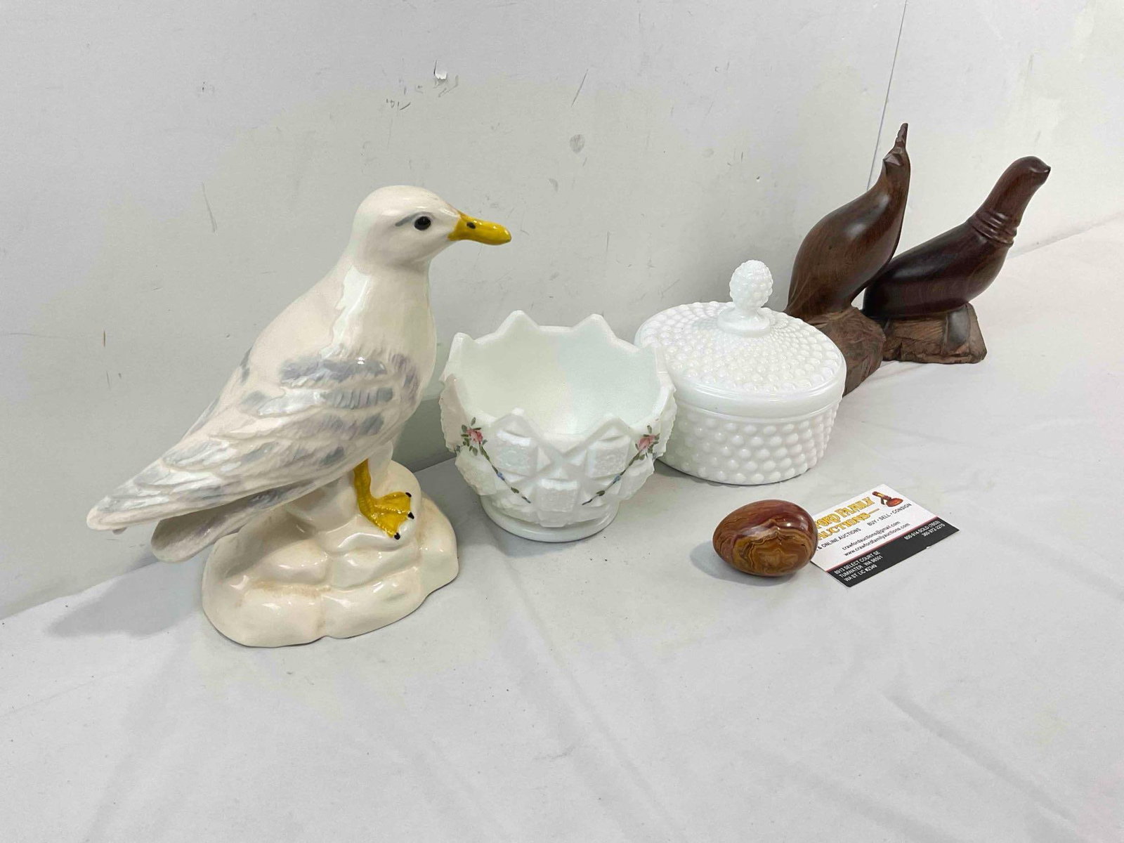 6 pcs Vintage Collectibles, incl. 2 x Milk Glass Dishes, 1x Imperial & 1x Westmoreland. See pics. - 2