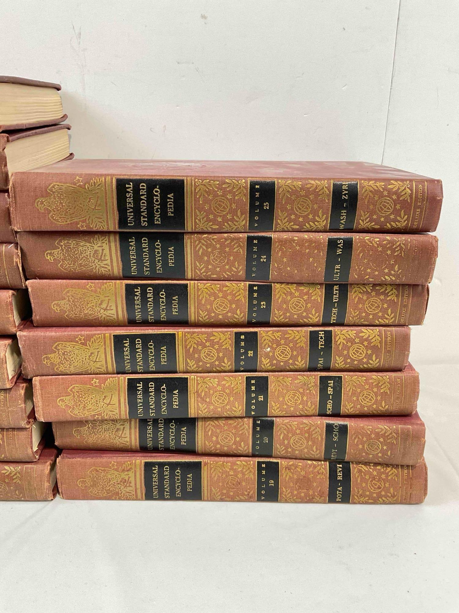 25 pcs Vintage Hardcover Books, "Universal Standard Encyclopedia" Vol. 1-25. See pics. - 4