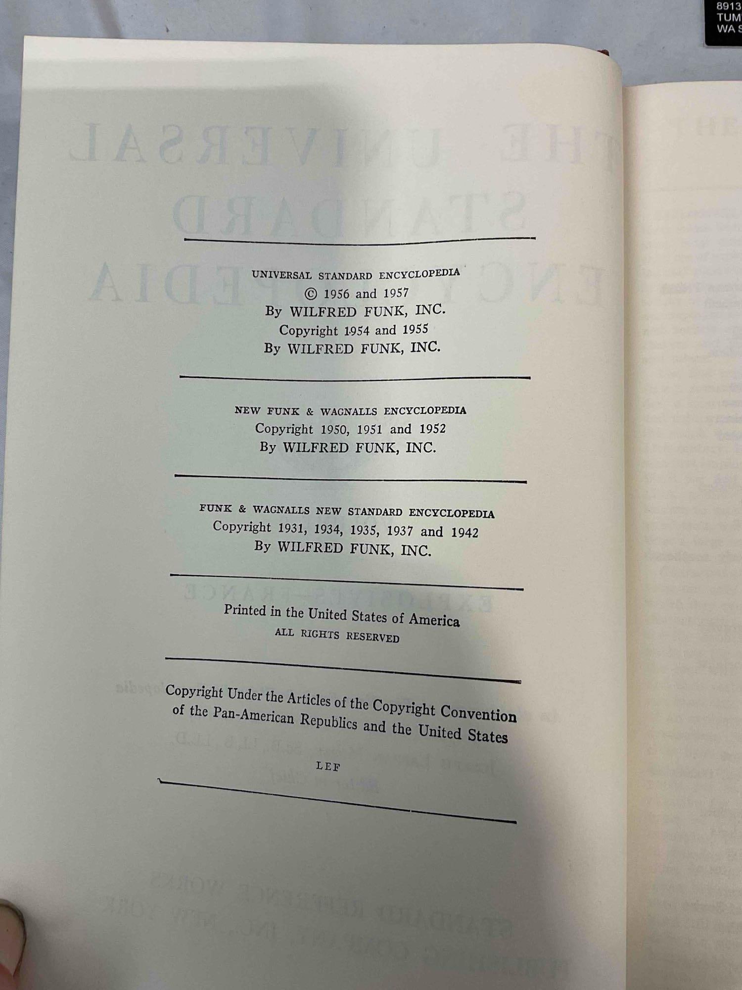 25 pcs Vintage Hardcover Books, "Universal Standard Encyclopedia" Vol. 1-25. See pics. - 6