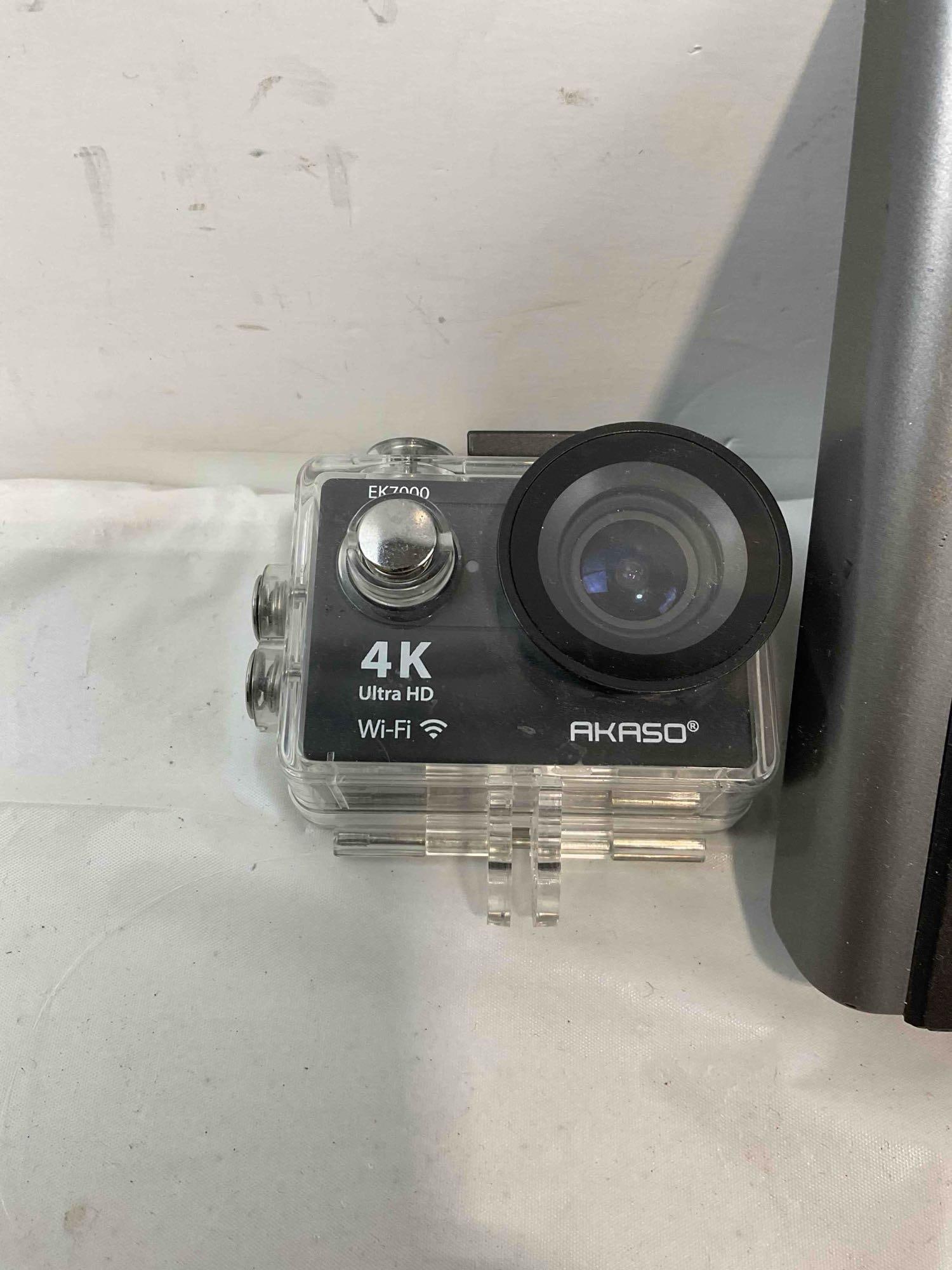 3 pcs Electronics, incl. Lacrosse Technology Weather Station (Works) & 1x Akaso EK7000 Camera. - 5
