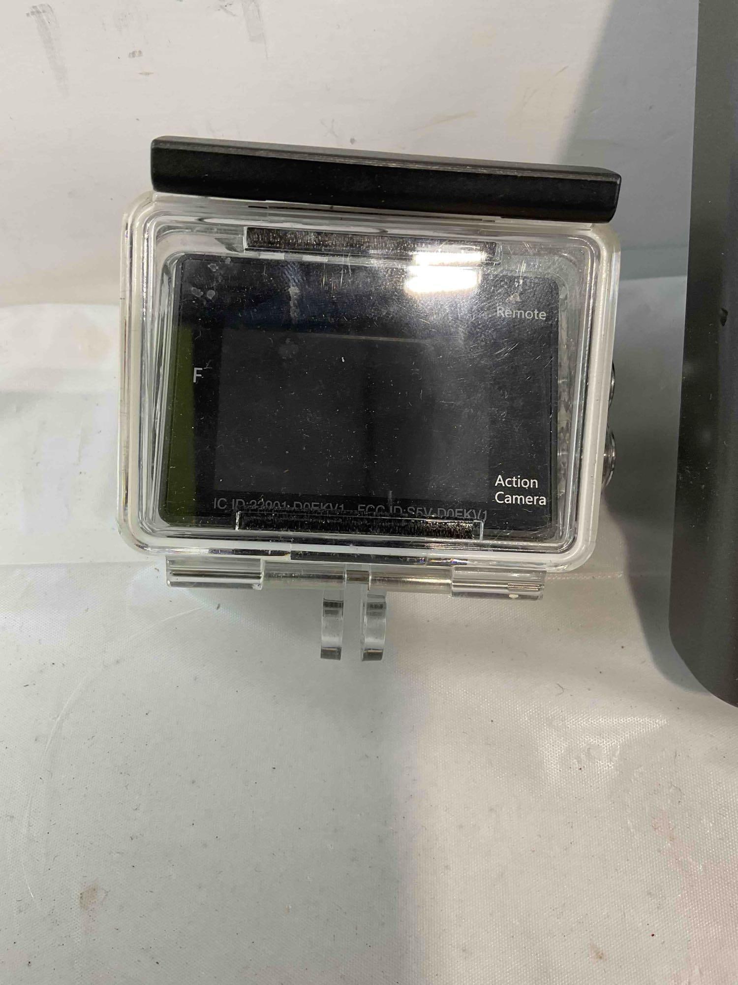 3 pcs Electronics, incl. Lacrosse Technology Weather Station (Works) & 1x Akaso EK7000 Camera. - 6