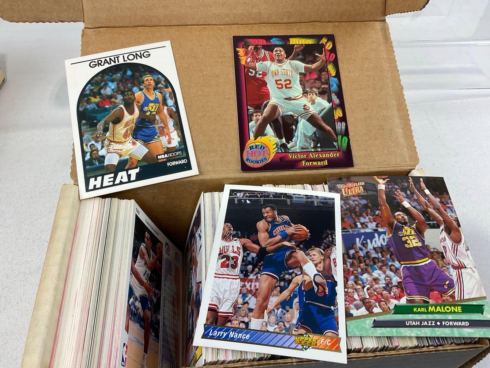 Vintage 3500+ Sports Cards, variety of Basketball Cards, NBA Hoops, Topps & more - 3