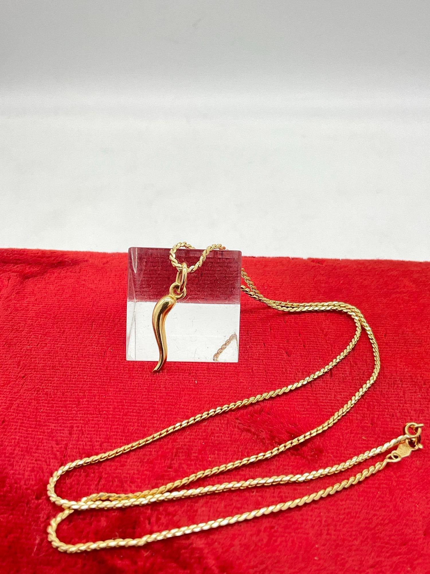 14K gold 18" necklace marked Aurora featuirng a gold Italian Horn pendant 6.50 grams: c-5870