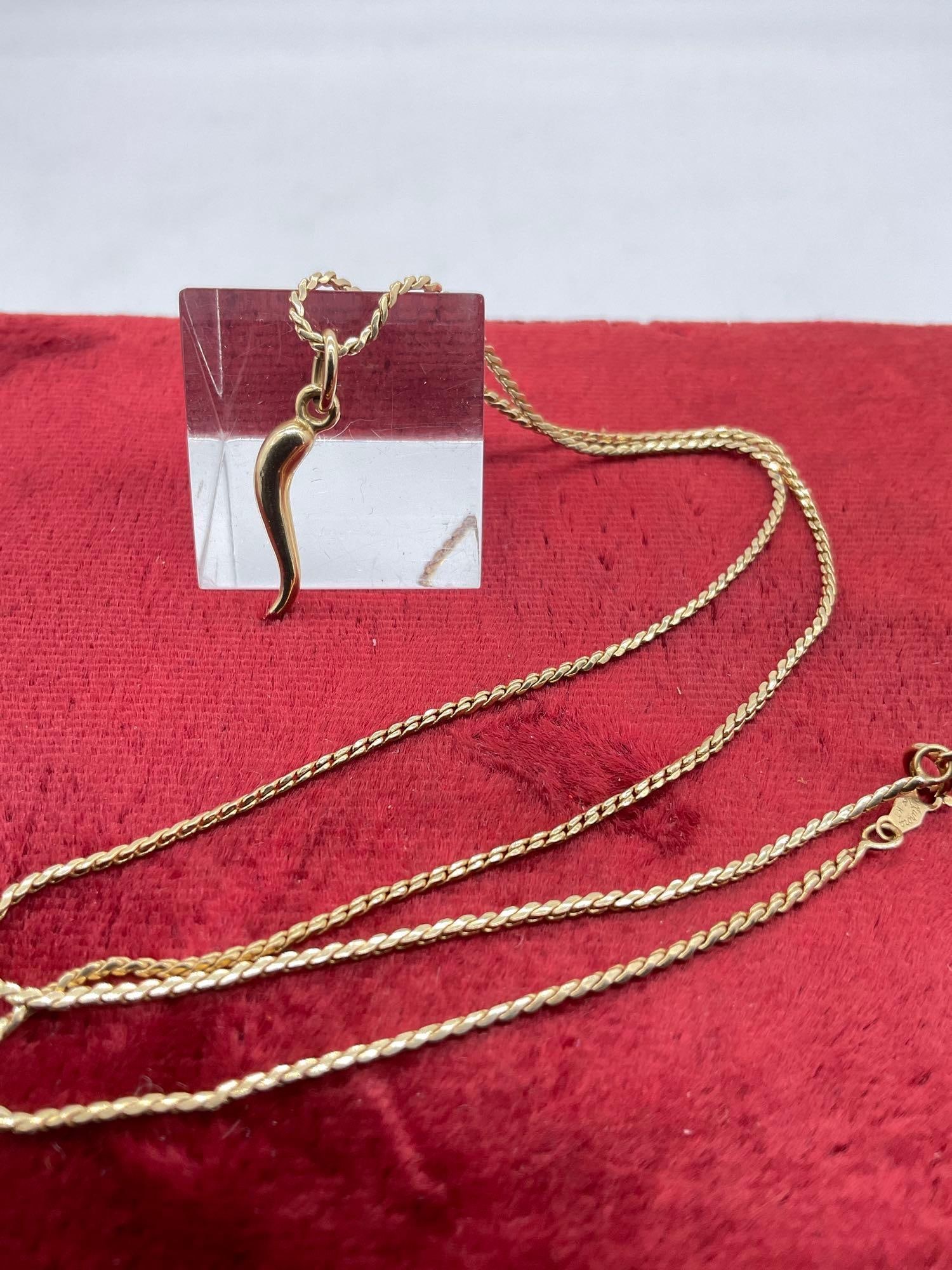 14K gold 18" necklace marked Aurora featuirng a gold Italian Horn pendant 6.50 grams - 2
