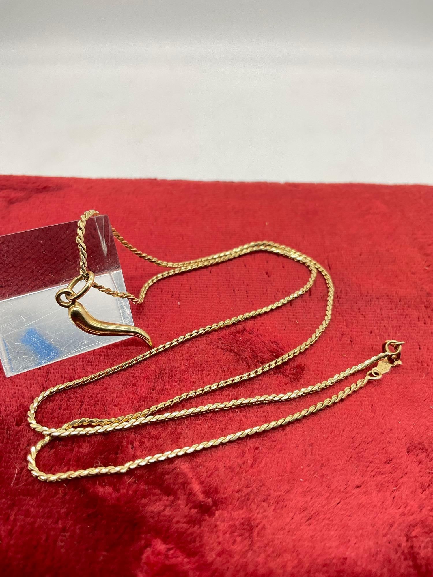 14K gold 18" necklace marked Aurora featuirng a gold Italian Horn pendant 6.50 grams - 3