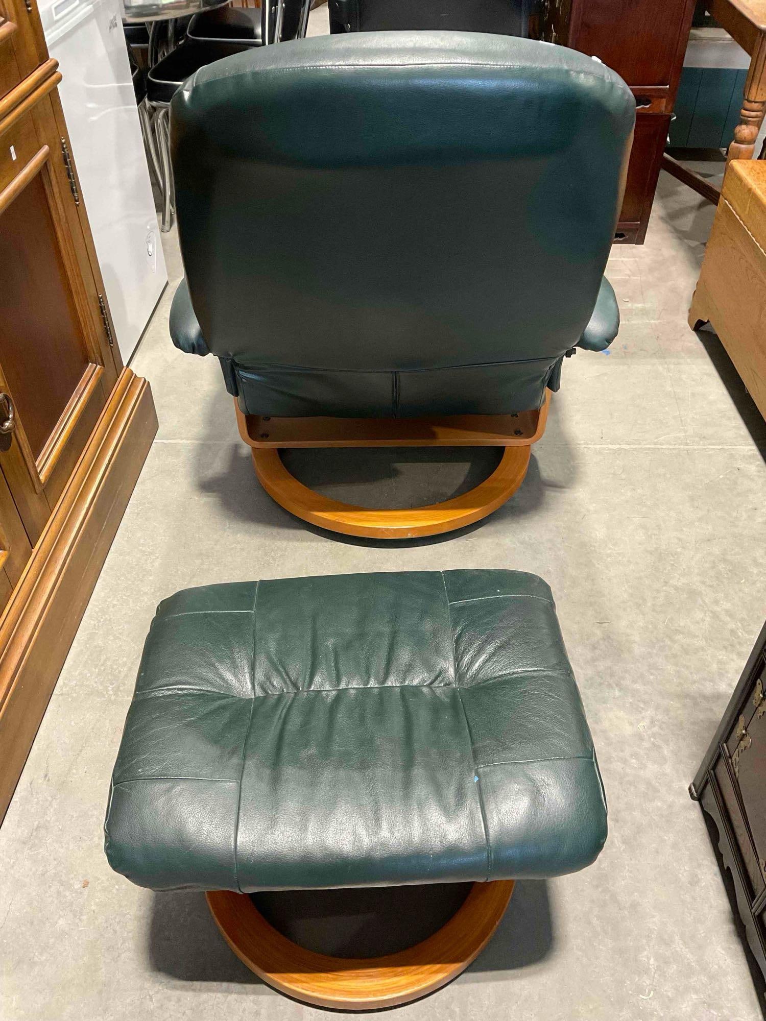 Modern EKORNES Stressless Style Recliner Chair & Ottoman w/ Hunter Green Upholstery. - 5