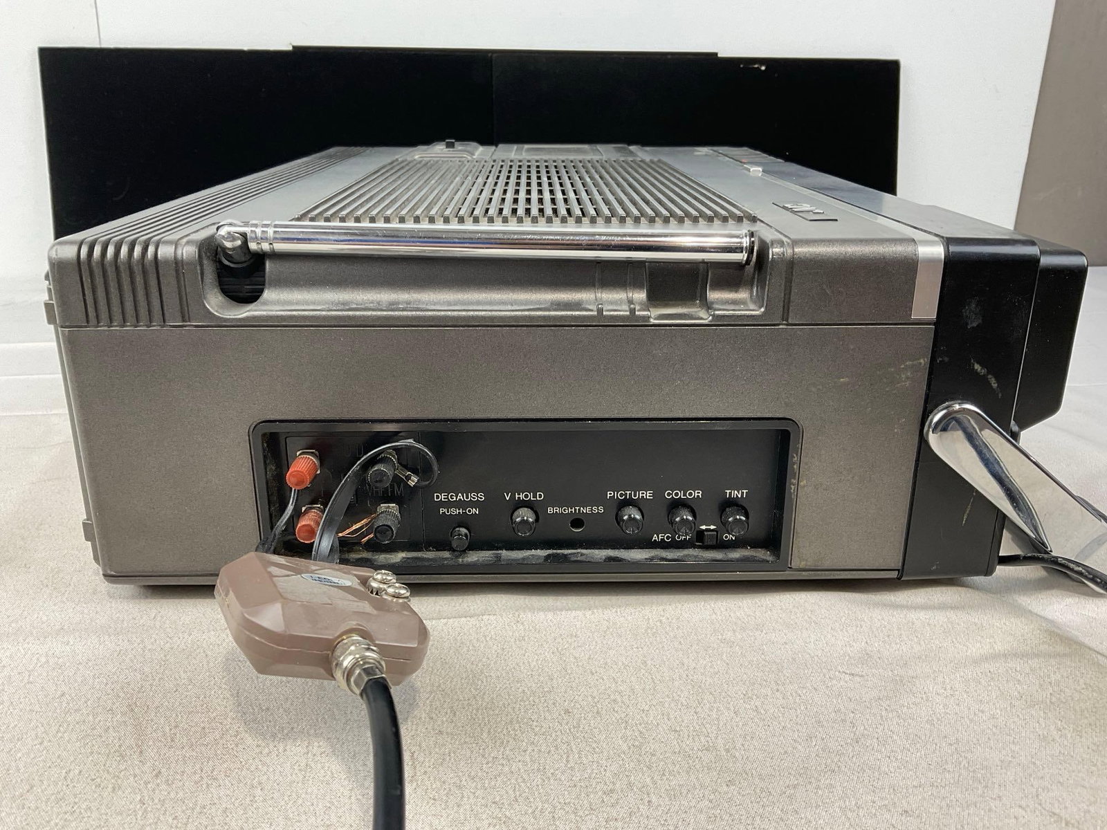 Vintage 1980 JVC Model no CX-500 Portable TV AM/FM Cassette, powers on - 3