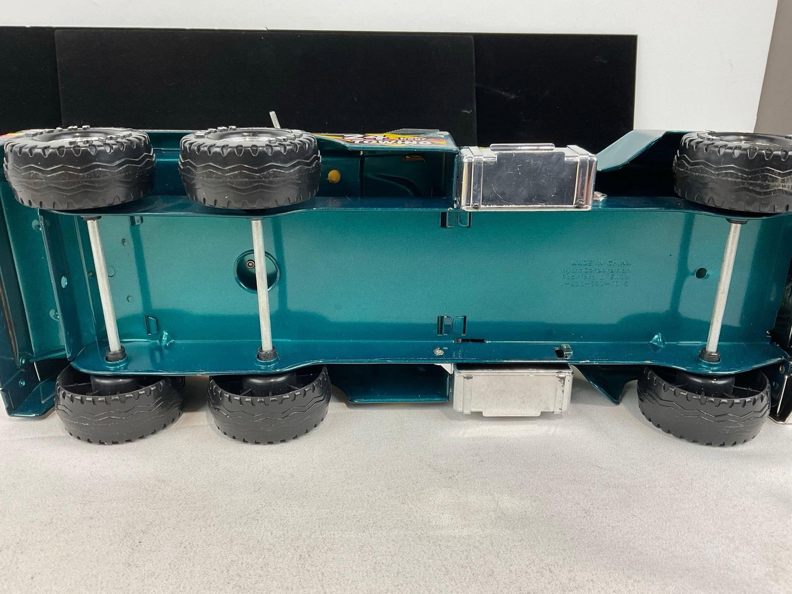 Vintage 1970s-80s Diecast Nylint Towing and Recovery 24 Towing Truck, 8h x 17w x 7d inches - 4