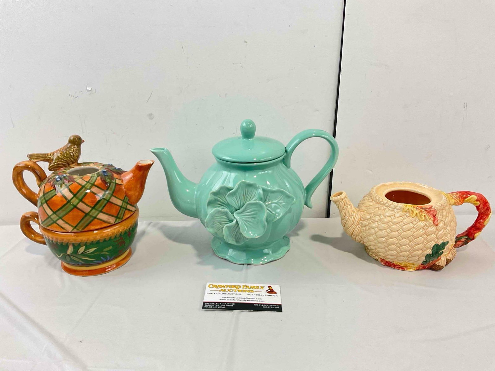 3 pcs Charming Modern Ceramic Teapots, incl. Tracy Porter & Long Rich. Very Good Condition.: 3 pcs Charming Modern Ceramic Teapots, incl. Tracy Porter & Long Rich. Very Good Condition. Long Rich has no lid, Tracy Porter has some minor chips, condition is otherwise very good. Fits in a