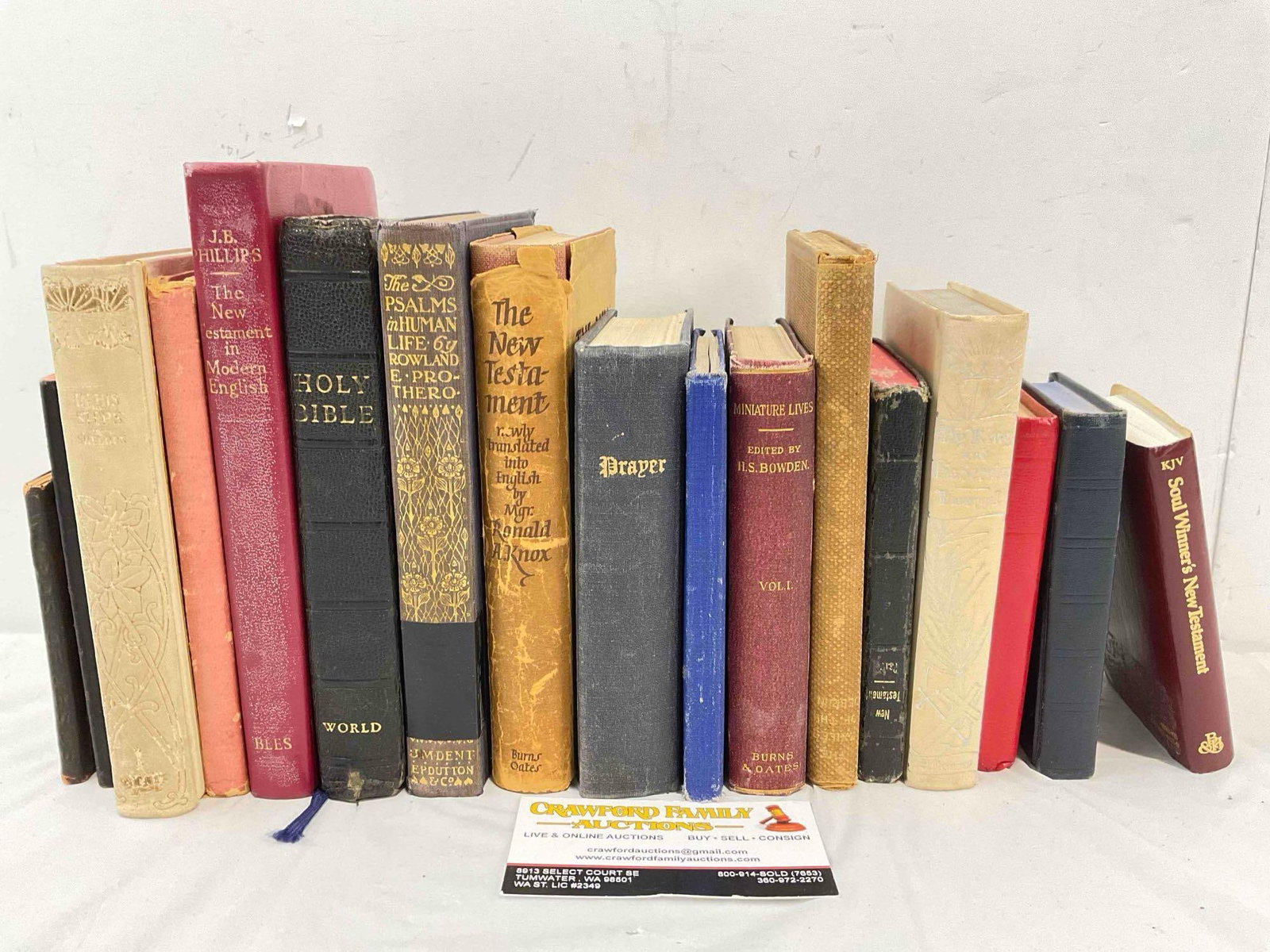17 pcs Vintage Religious Books, incl. The Holy Bible, The New Testament & More! See pics. (1 of 6)