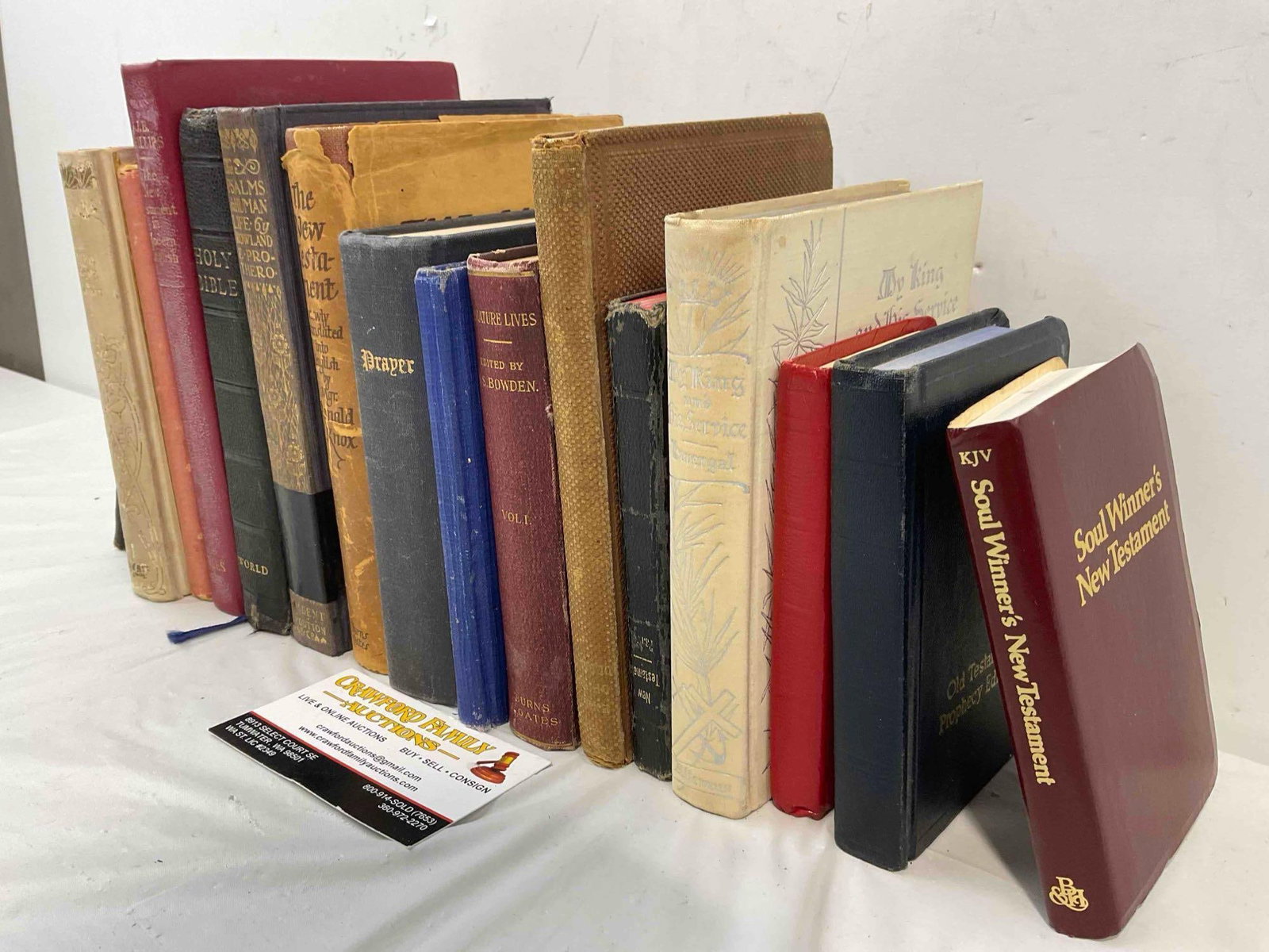 17 pcs Vintage Religious Books, incl. The Holy Bible, The New Testament & More! See pics. - 3