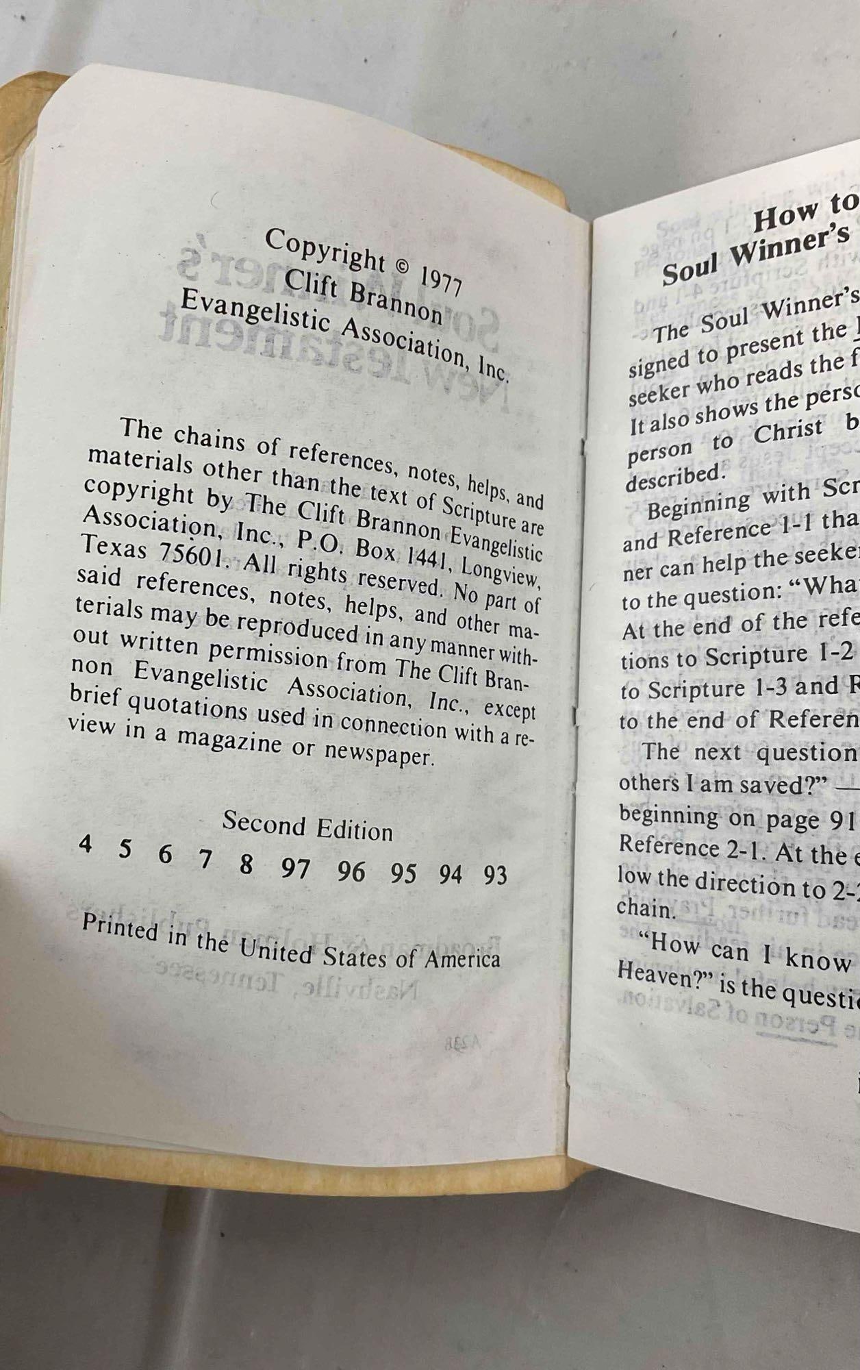 17 pcs Vintage Religious Books, incl. The Holy Bible, The New Testament & More! See pics. - 5