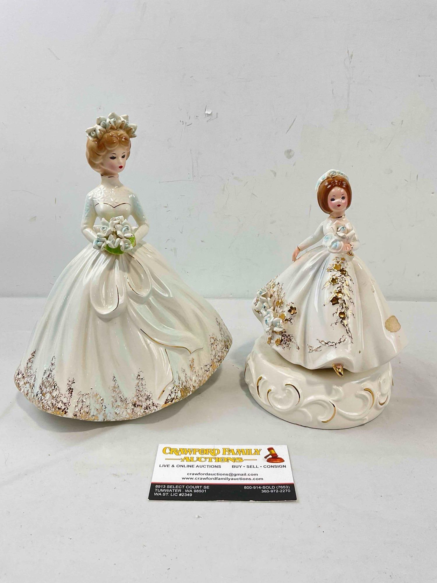 2 pcs Vintage Josef Originals Ceramic Bride Figurines, incl. 1x Music Box. See pics.: 2 pcs Vintage Josef Originals Ceramic Bride Figurines, incl. 1x Music Box. Minor adhesive residue and grime, otherwise look to be in good condition. Fits in box measuring 12" x 12" x 6" DM-5950