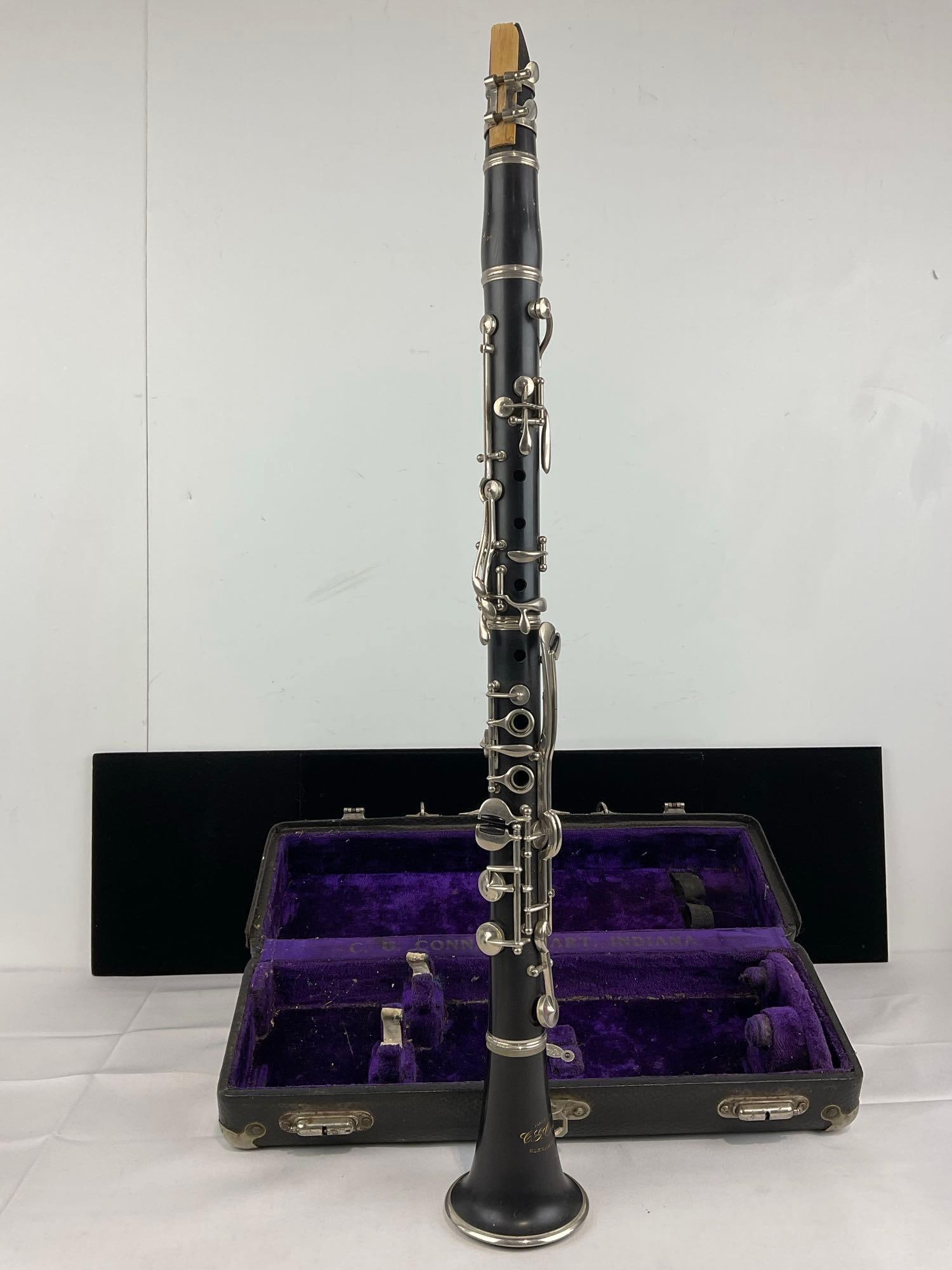 Vintage 30s-40s C.G. Conn Elkhart Indiana Clarinet Boehm system, in purple lined case - 5