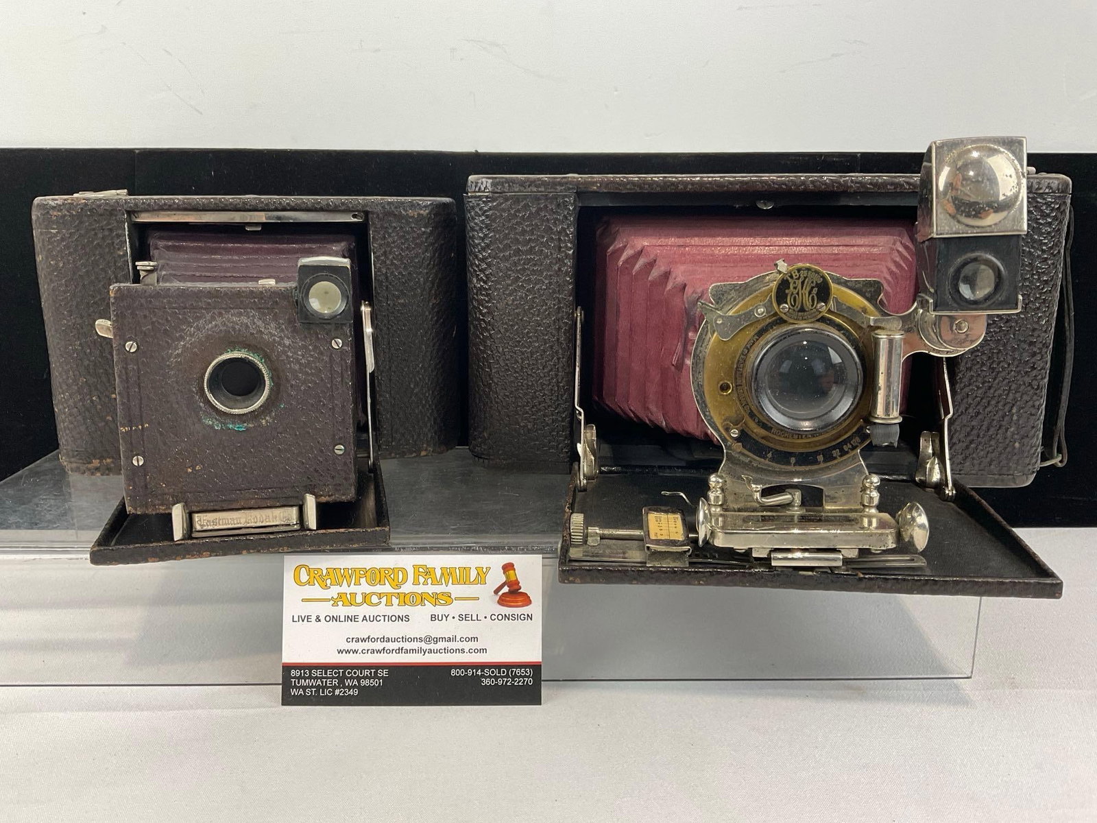 Antique Eastman Kodak No. 3A Folding Hawkeye Model 3 & No. Folding Pocket Cameras: Appears to be in fair to good shape, some signs of age on the leather, some wear from over the years. The piece measures approx 6h x 10w x 5d inches. See pics. E-5950