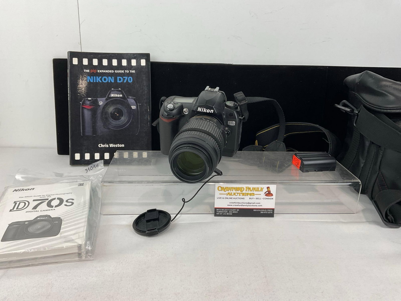 Nikon D70s Camera w/VR AF-S Nikkor 55-200mm Lens, 2 batteries, Manual & Case (1 of 6)