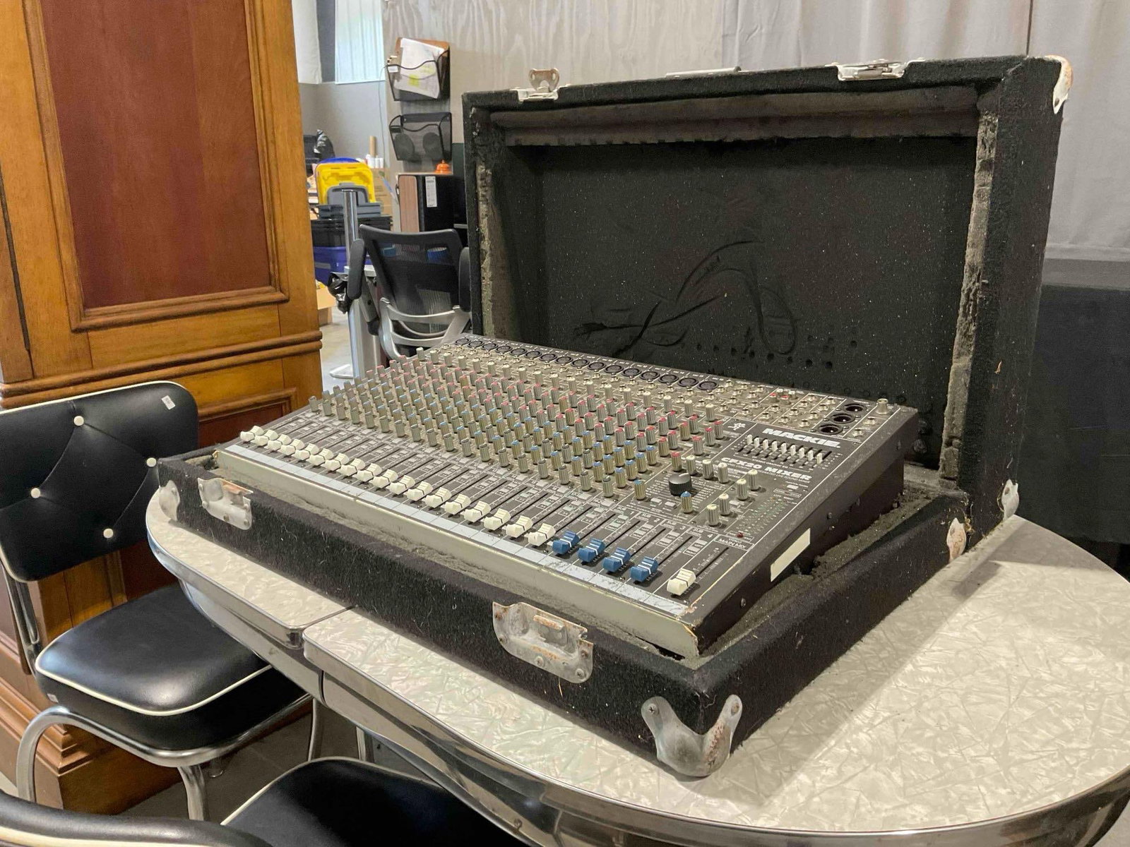 Mackie CFX20 Mixer 20 Channel Compact Integrated Live Sound Mixer in Case. Tested, Works. - 4