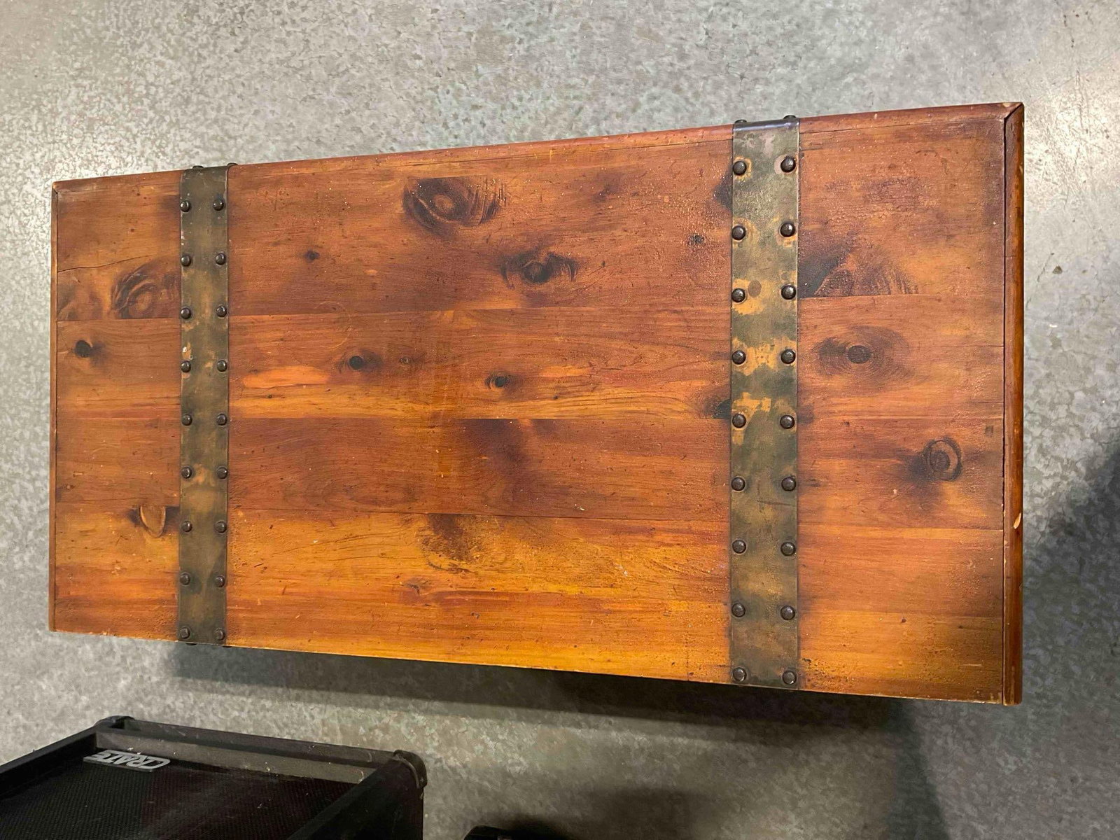 Vintage Cedar Wood Blanket Chest w/ Decorative Metal Banding & Castors. Good Condition. - 4