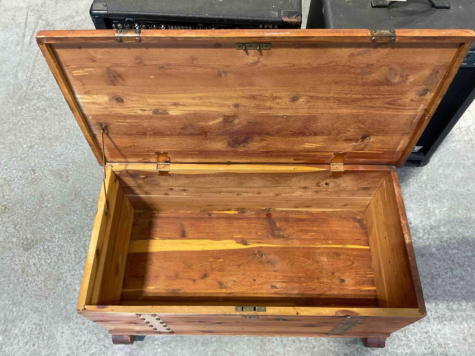 Vintage Cedar Wood Blanket Chest w/ Decorative Metal Banding & Castors. Good Condition. - 5