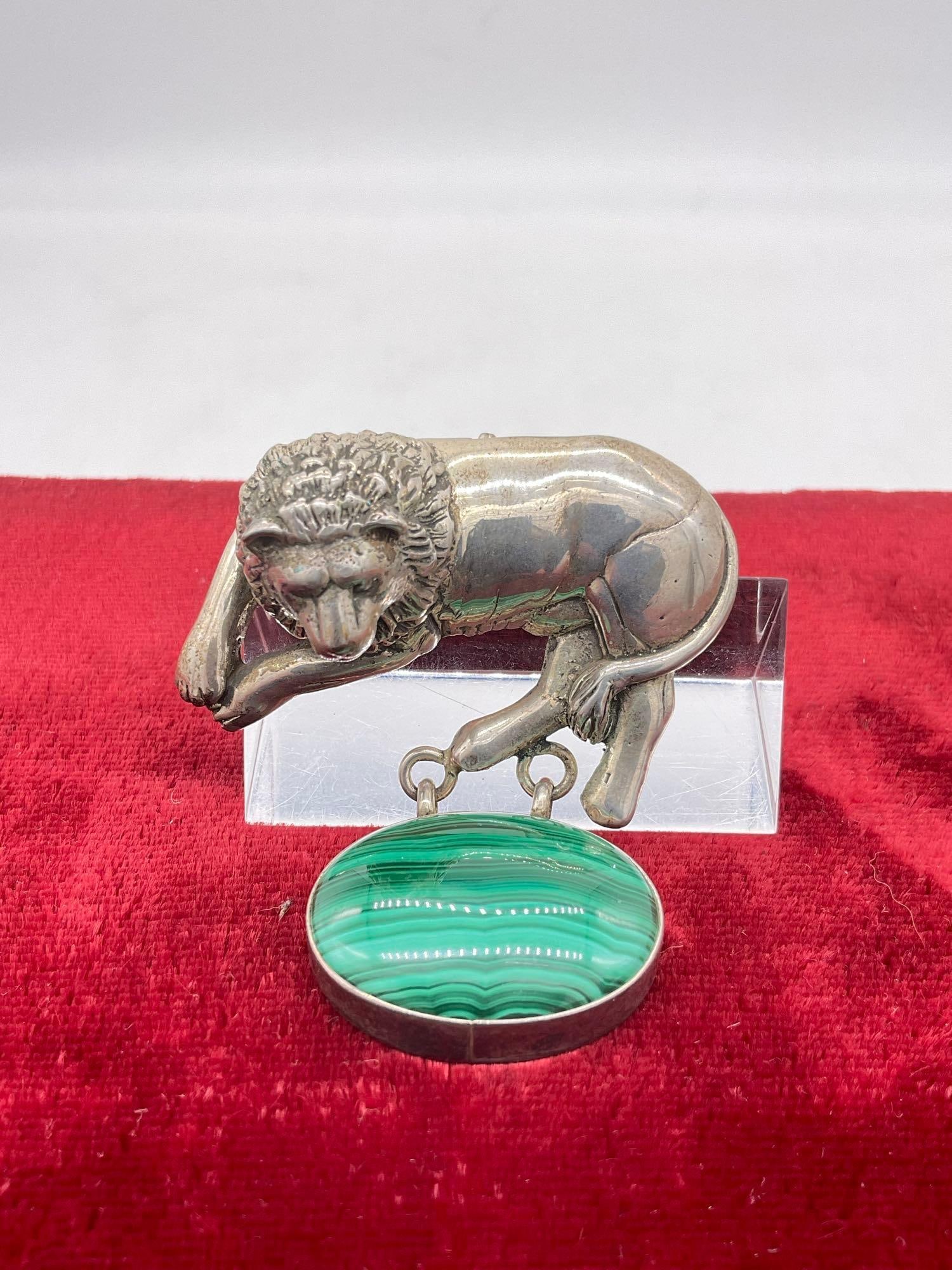 Gorgeous sterling silver 1989 Carol Felley Lion and large malachite cabochon brooch pin: Approx 49.75 grams ttw, approx 2 1/2 x 2"