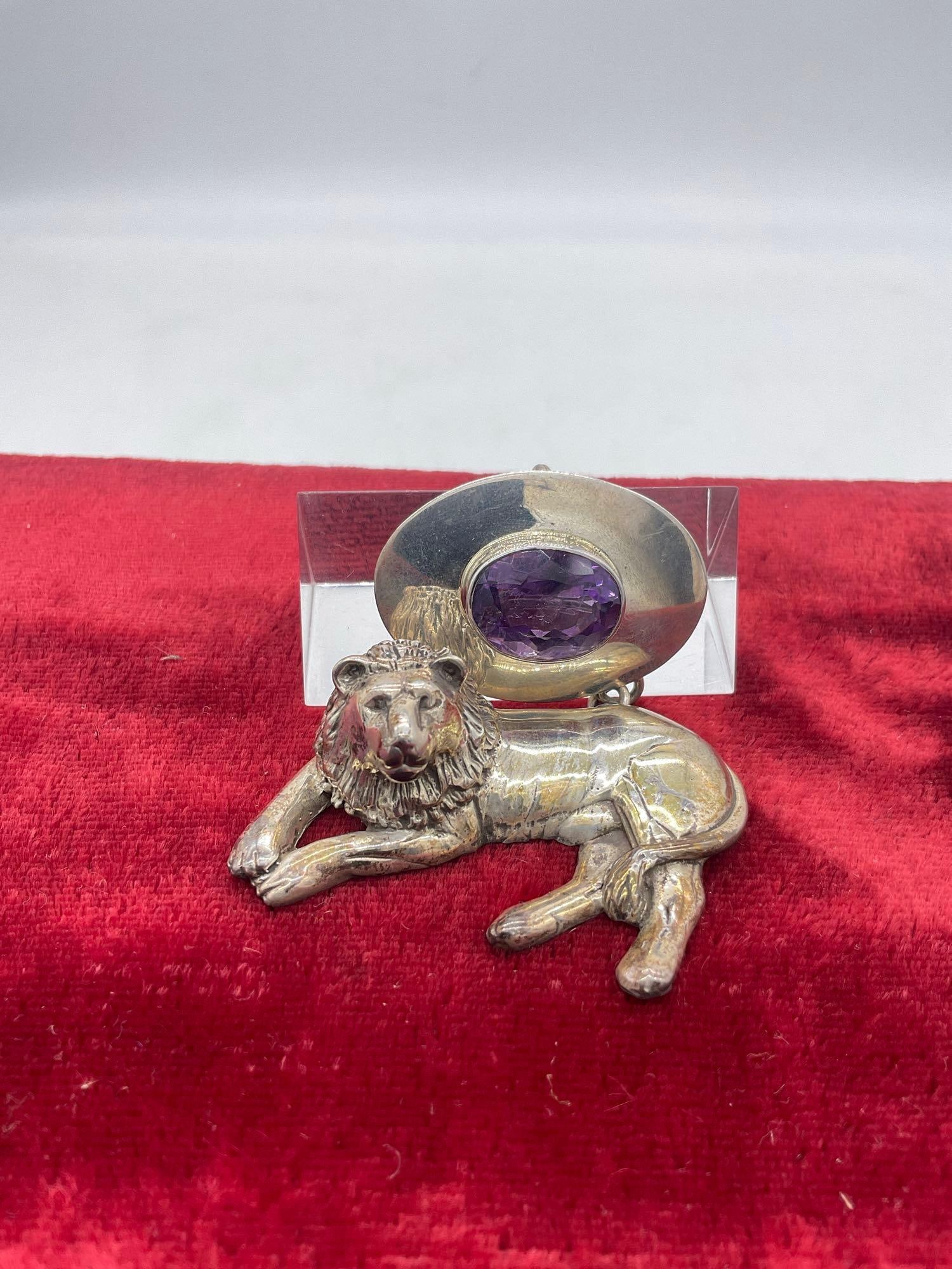 Vintage 1990 Carol Felley sterling silver Lion brooch with amethyst tone crystal pendant - 2