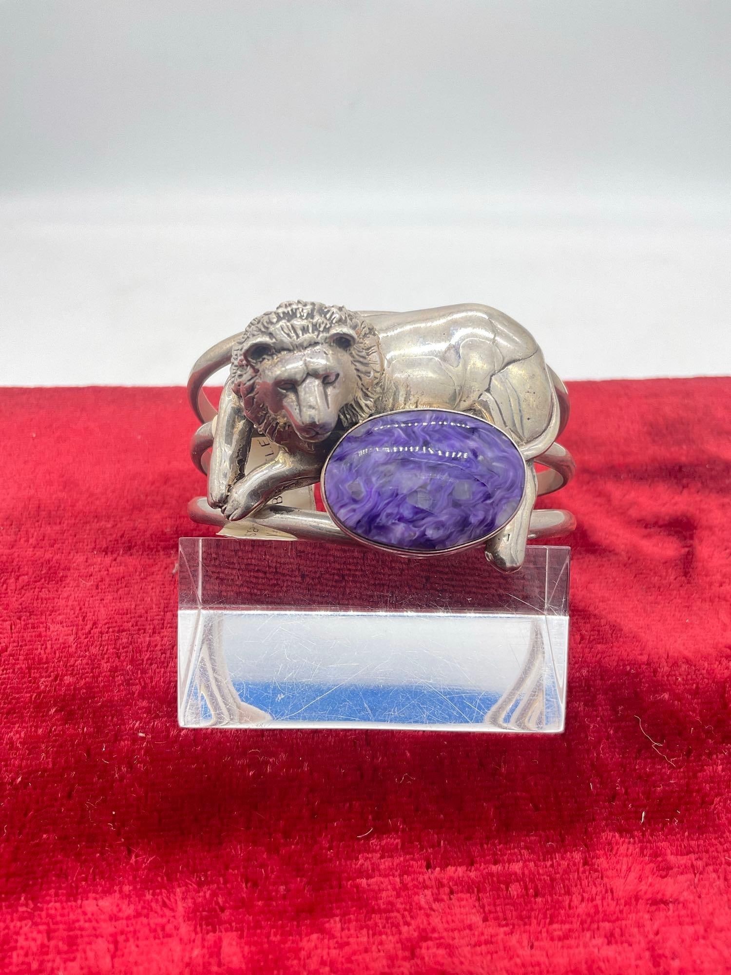 1990 Carol Felley Sterling silver Lion bracelet with large swirled purple agate stone setting: Approx 2 1/2" wide, approx 66.6 grams ttw