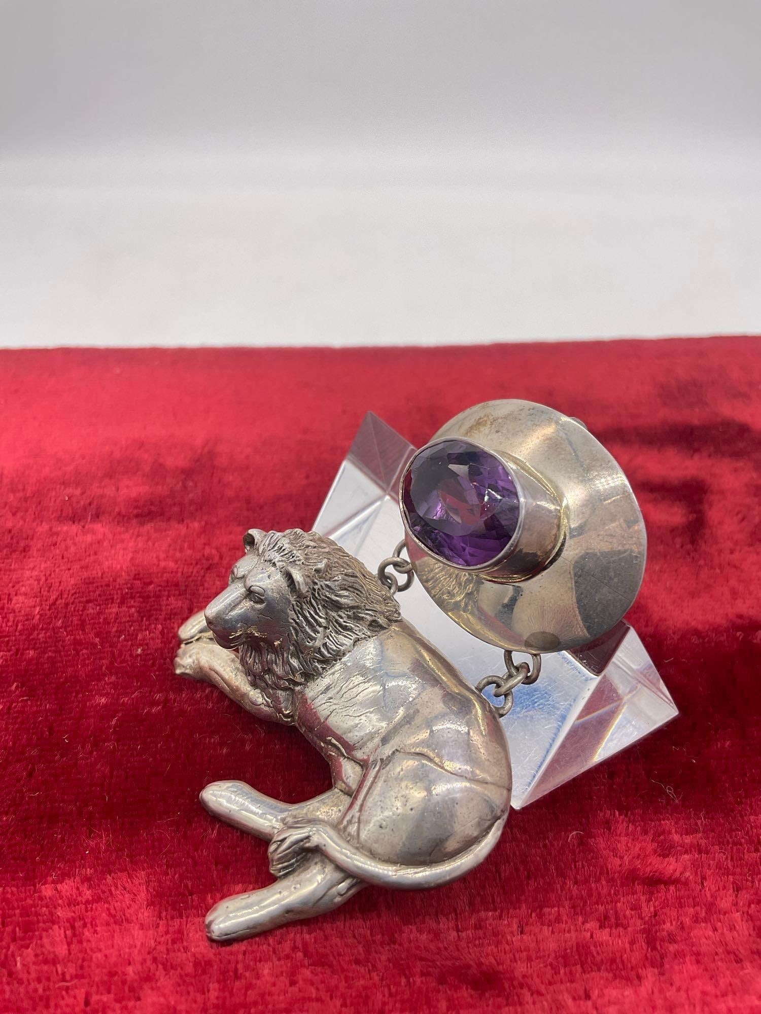 Vintage 1990 Carol Felley Lion brooch pin with large amethyst tone crystal gem setting - 2