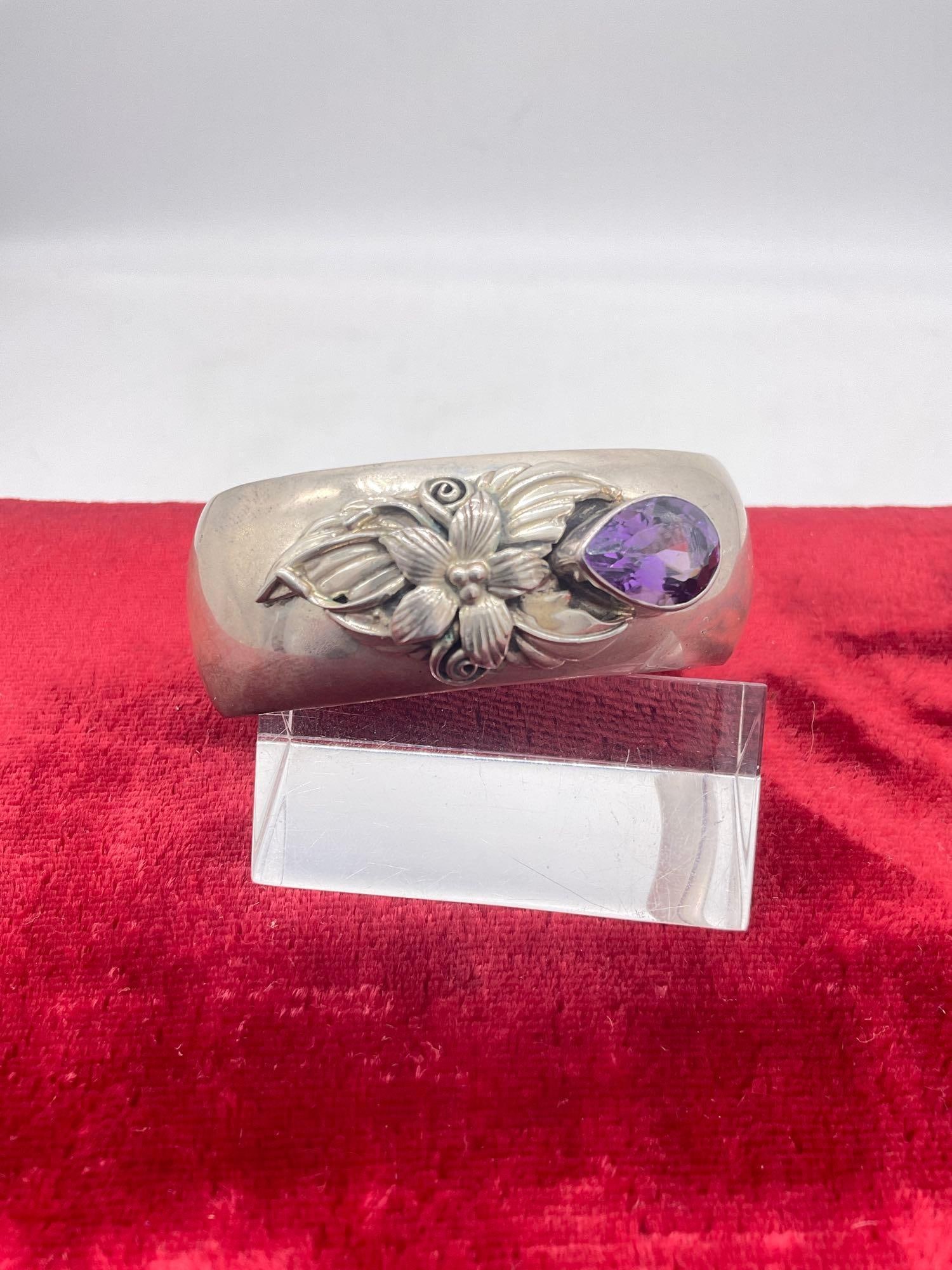 Vintage 1986 Carol Felley and LS hallmarked Native American bracelet w/ amethyst tone setting: Approx 39.8 grams ttw has original. $240 price tag