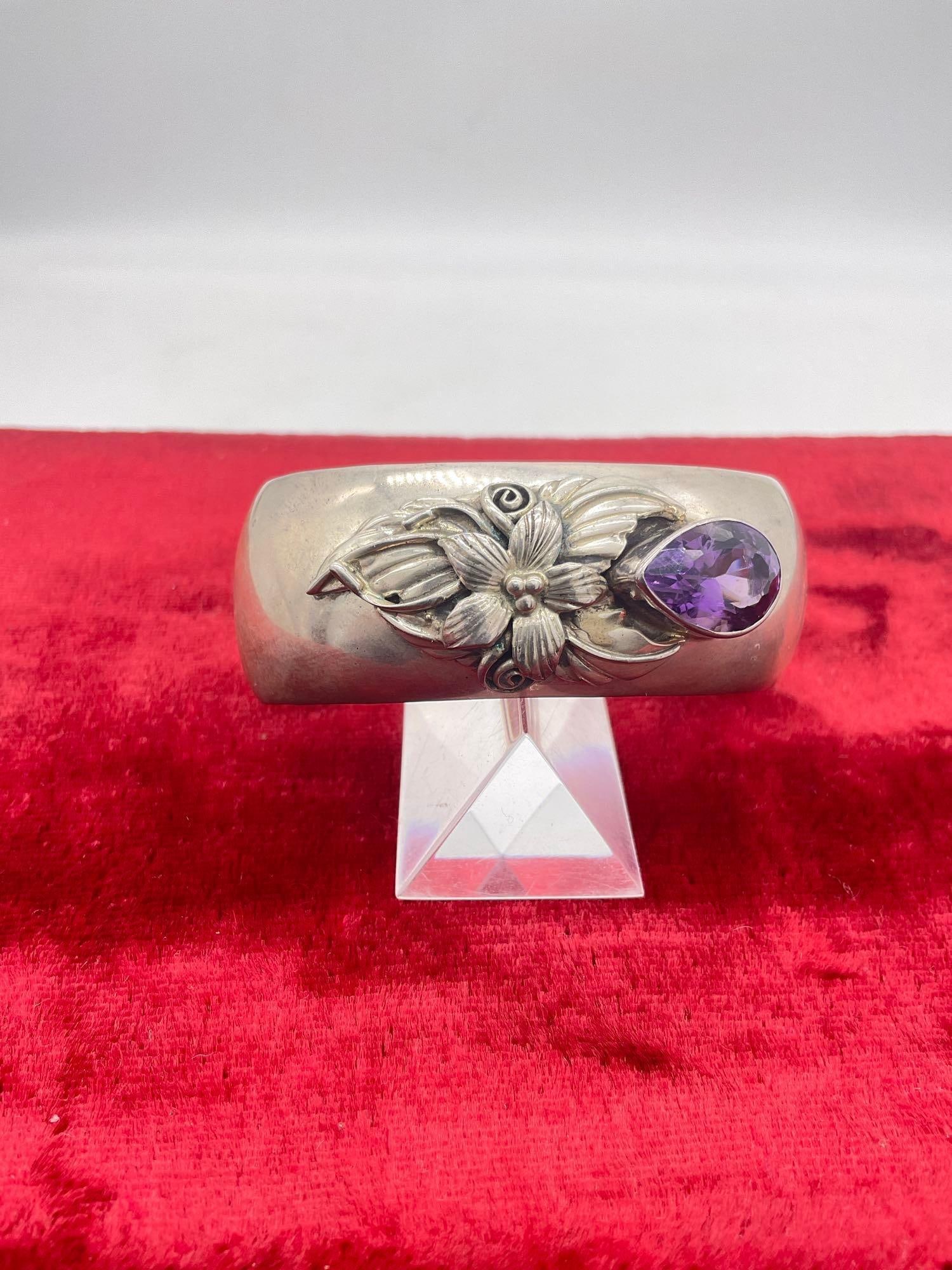 Vintage 1986 Carol Felley and LS hallmarked Native American bracelet w/ amethyst tone setting - 3