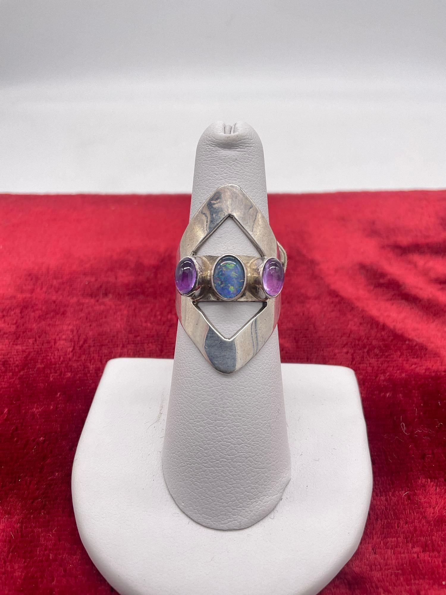 Carol Felley 1991 sterling silver ring with mid century amethyst and opal tone glass setting sz 7: Approx sz 7