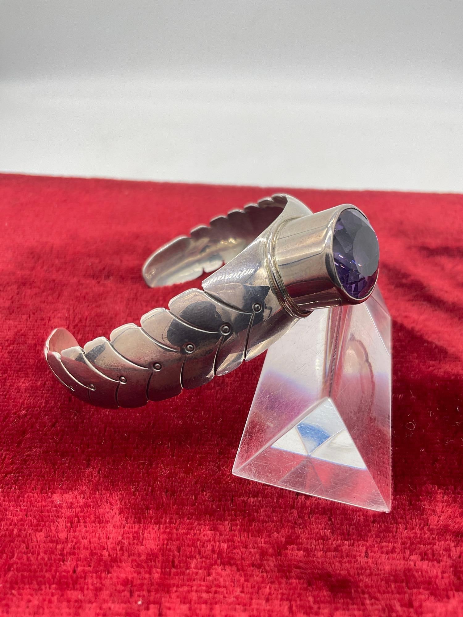 Lovely sterling silver Native American E. Billy hallmarked bracelet w/ amethyst tone glass setting - 2