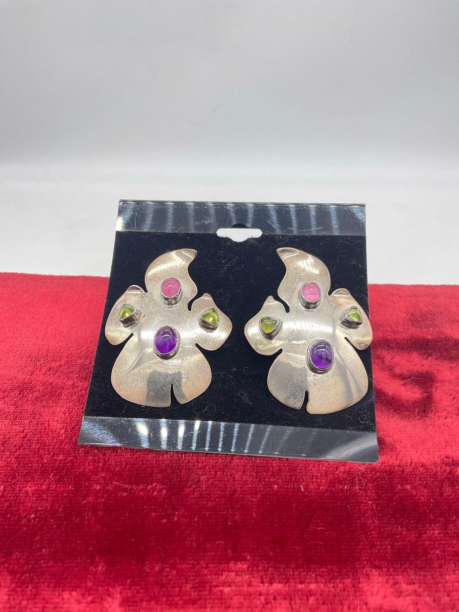 Pair of vintage Carol Felley sterling silver abstract earrings with peridot, amethyst tone setting: Approx 2" long