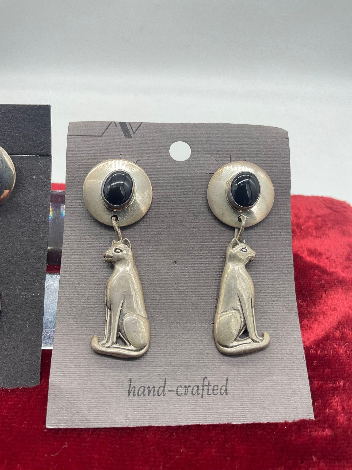 2x Pair of sterling silver Carol Felley Lioness / big cat earrings with onyx & amethyst stones - 3