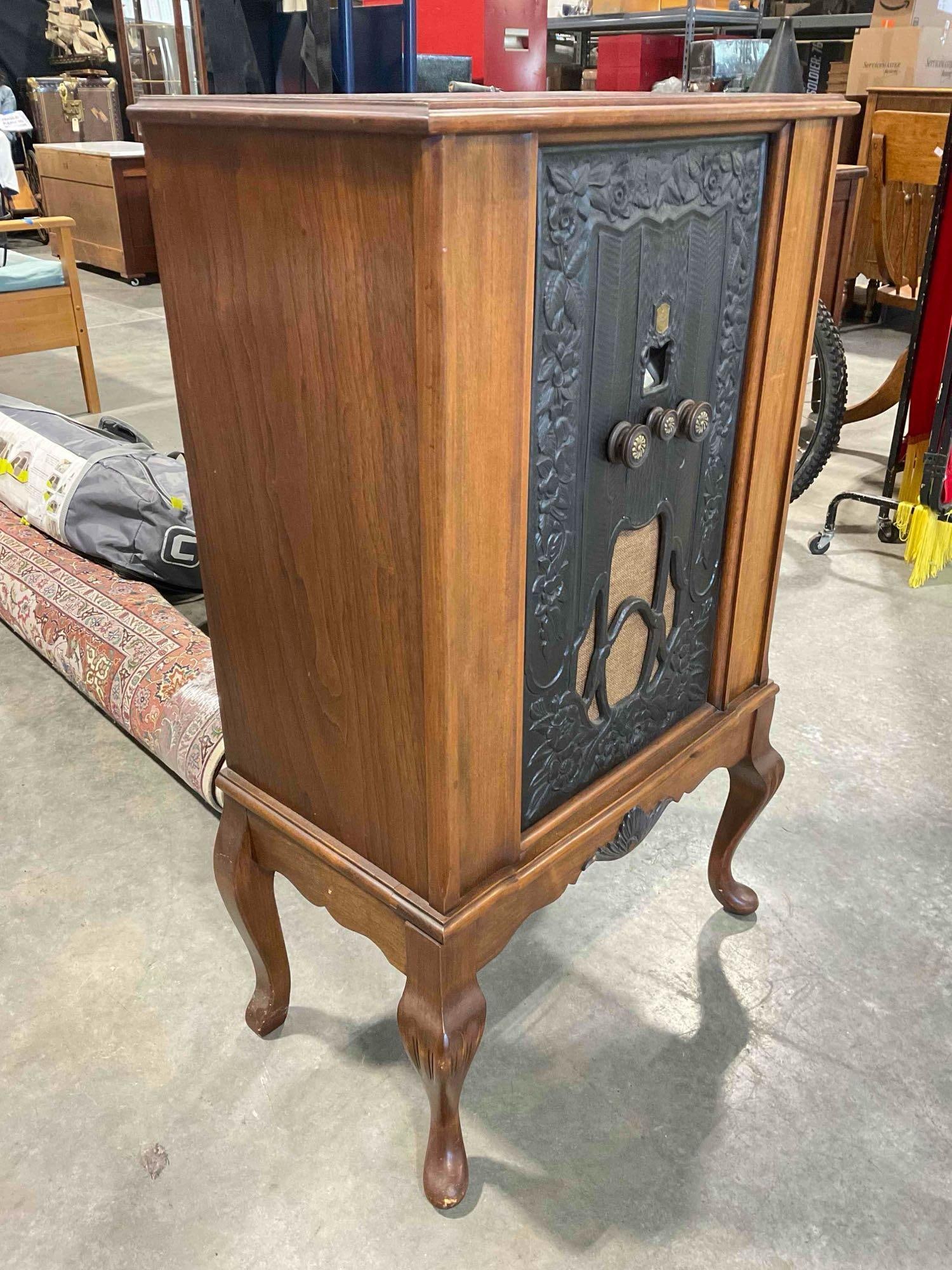 Vintage Crosley 1930s Floor Radio Model 77 in Handsome Hardwood Finish Cabinet. Untested. - 2