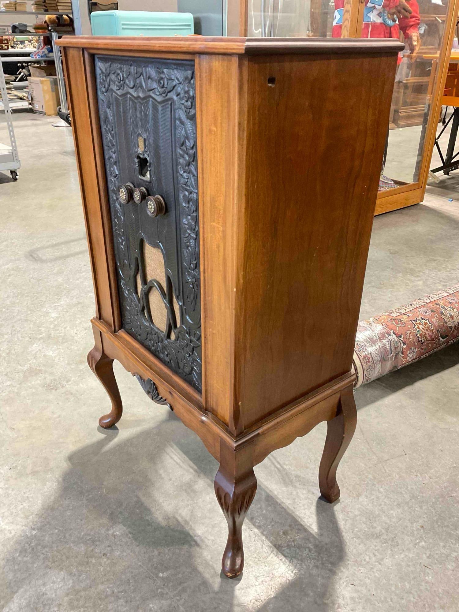 Vintage Crosley 1930s Floor Radio Model 77 in Handsome Hardwood Finish Cabinet. Untested. - 3