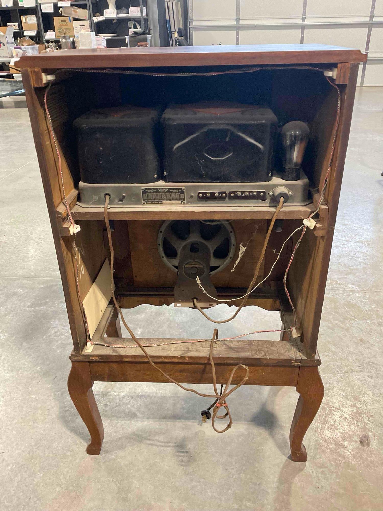 Vintage Crosley 1930s Floor Radio Model 77 in Handsome Hardwood Finish Cabinet. Untested. - 5