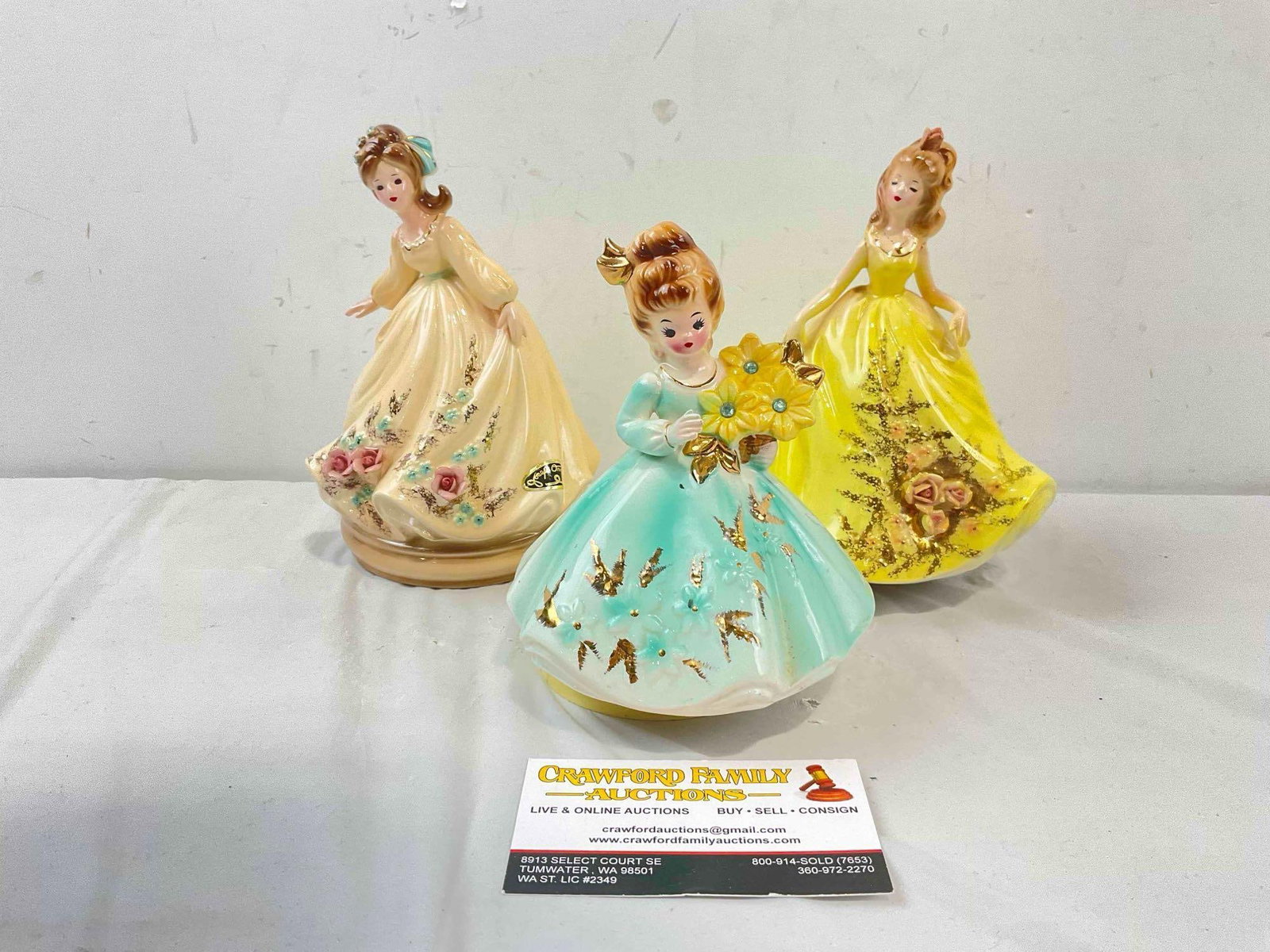 3 pcs Vintage Josef Originals Ceramic Lady Figurines w/ Music Box Bases. Good Condition.: 3 pcs Vintage Josef Originals Ceramic Lady Figurines w/ Music Box Bases. Good Condition. Minor grime and adhesive residue, otherwise looks to be in good condition. Fits in box measuring 11" x 9" x 6"