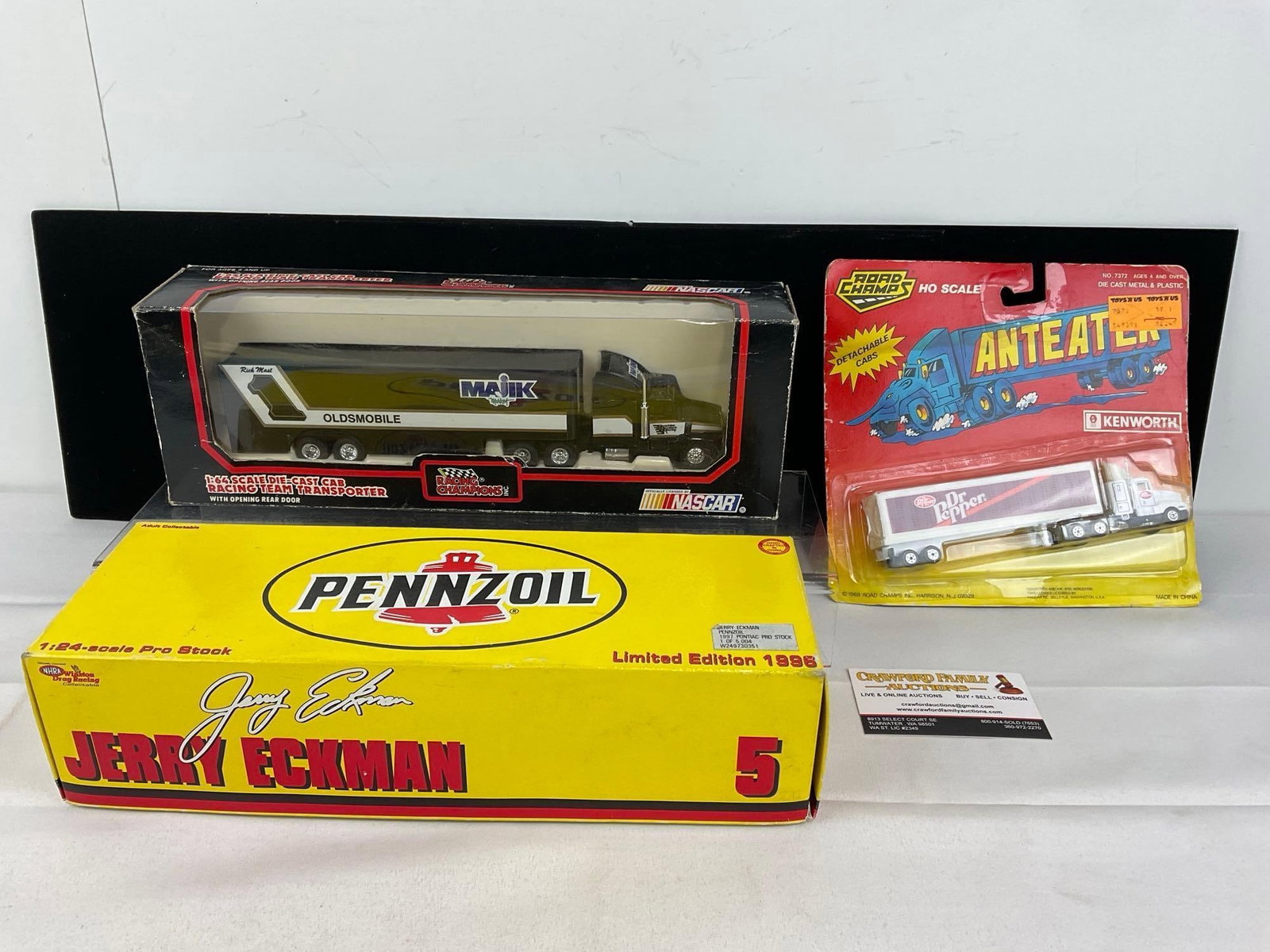 Pennzoil Jerry Eckman 1:24 Scale Pro Stock Car, 2 Tractor Trailers pieces, Majik & Dr. Pepper: Appears to be in good shape. The piece measures approx 19h x 14w x 8d inches. See pics. E-5940