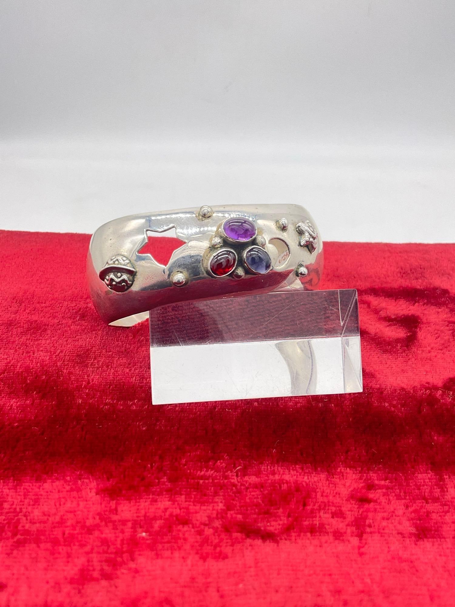 1991 Carol Felley Sterling silver bracelet with story teller / moon and stars motif & stone setting: Approx 33 grams, and approx 2 1/2 x 2"
