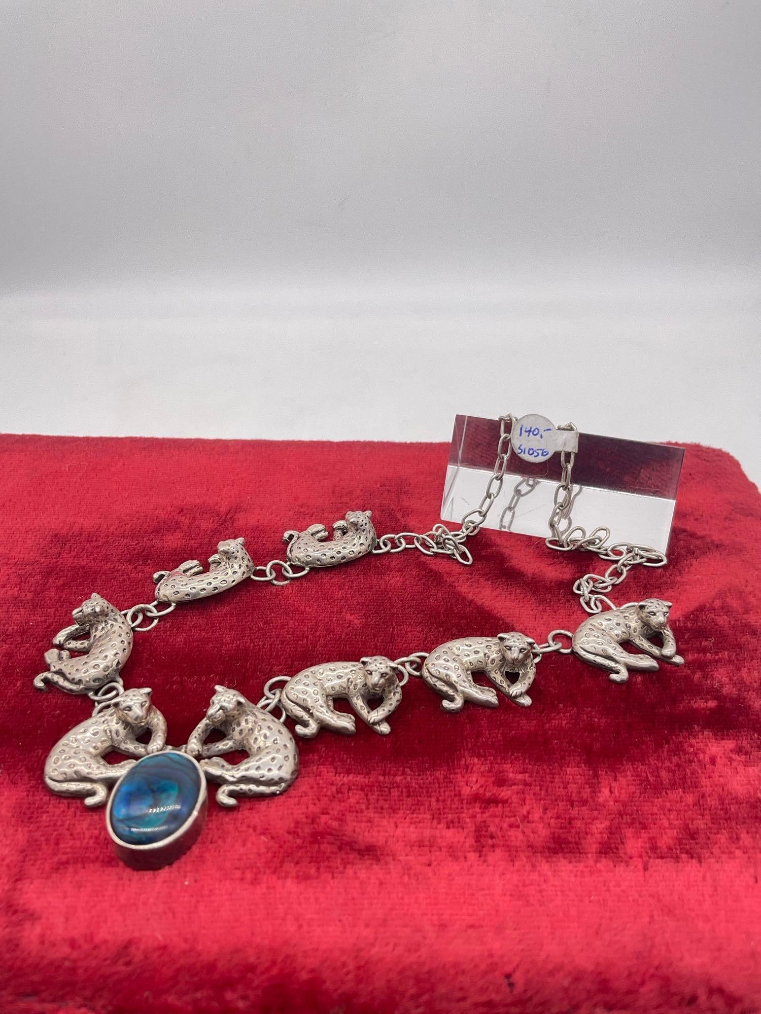 1990 Carol Felley Sterling silver Leopard statement bib necklace w/ dyed shell cabochon setting - 3