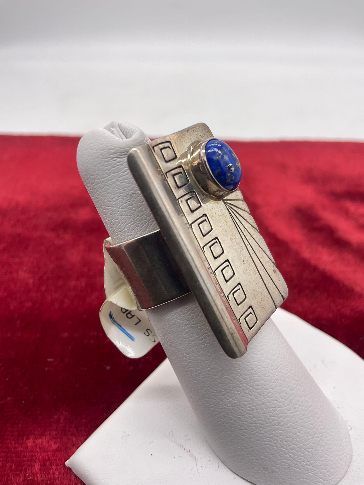 Vintage sterling silver Native American ring with flecked Lapis stone setting, size 6 - 3