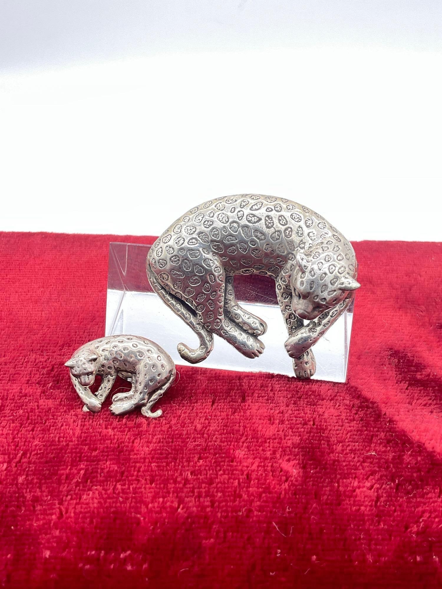 Vintage Sterling silver Carol Felley Leopard brooch and matching leopard pin - lovely detail: Approx 29 grams ttw, approx 2" wide on the brooch
