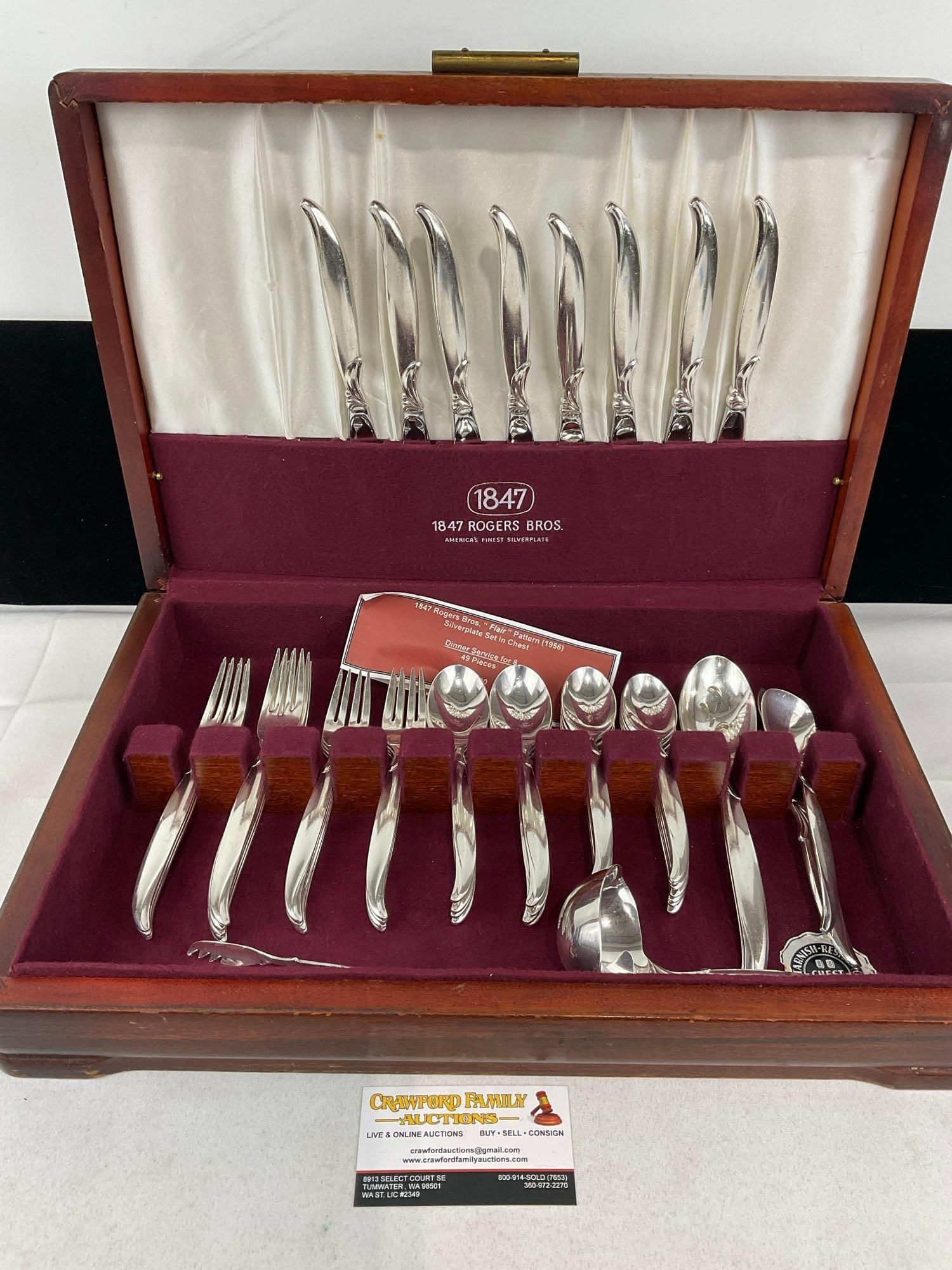 46 piece Silver Plated Flatware Set 1847 Rogers Bros Flair Pattern, w/Wooden Case (1 of 5)
