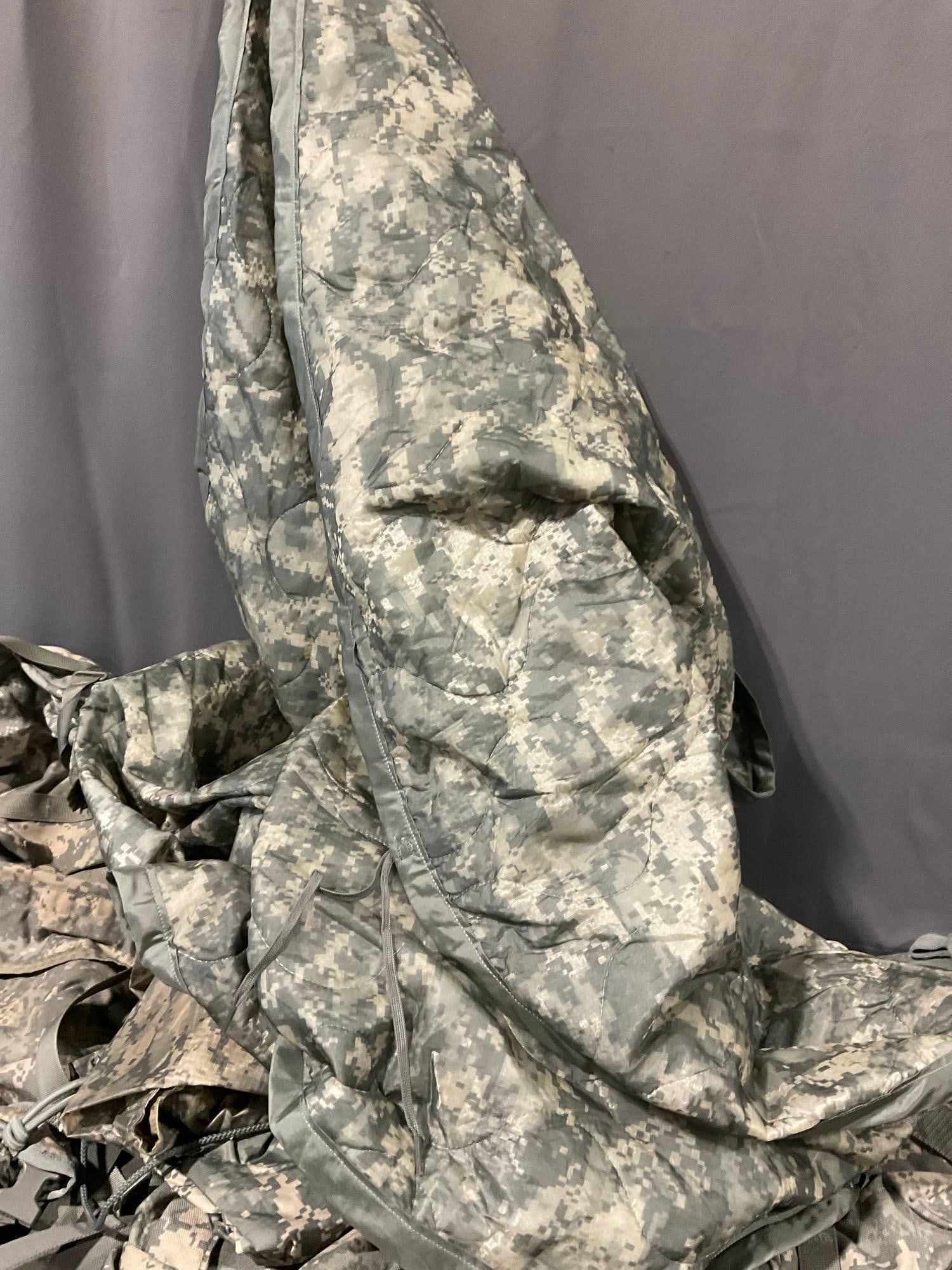 Late 2000s, Milsurp, Blanket, Field bag, Backpack frame, JSLIST bag, Kneepads and more - 4