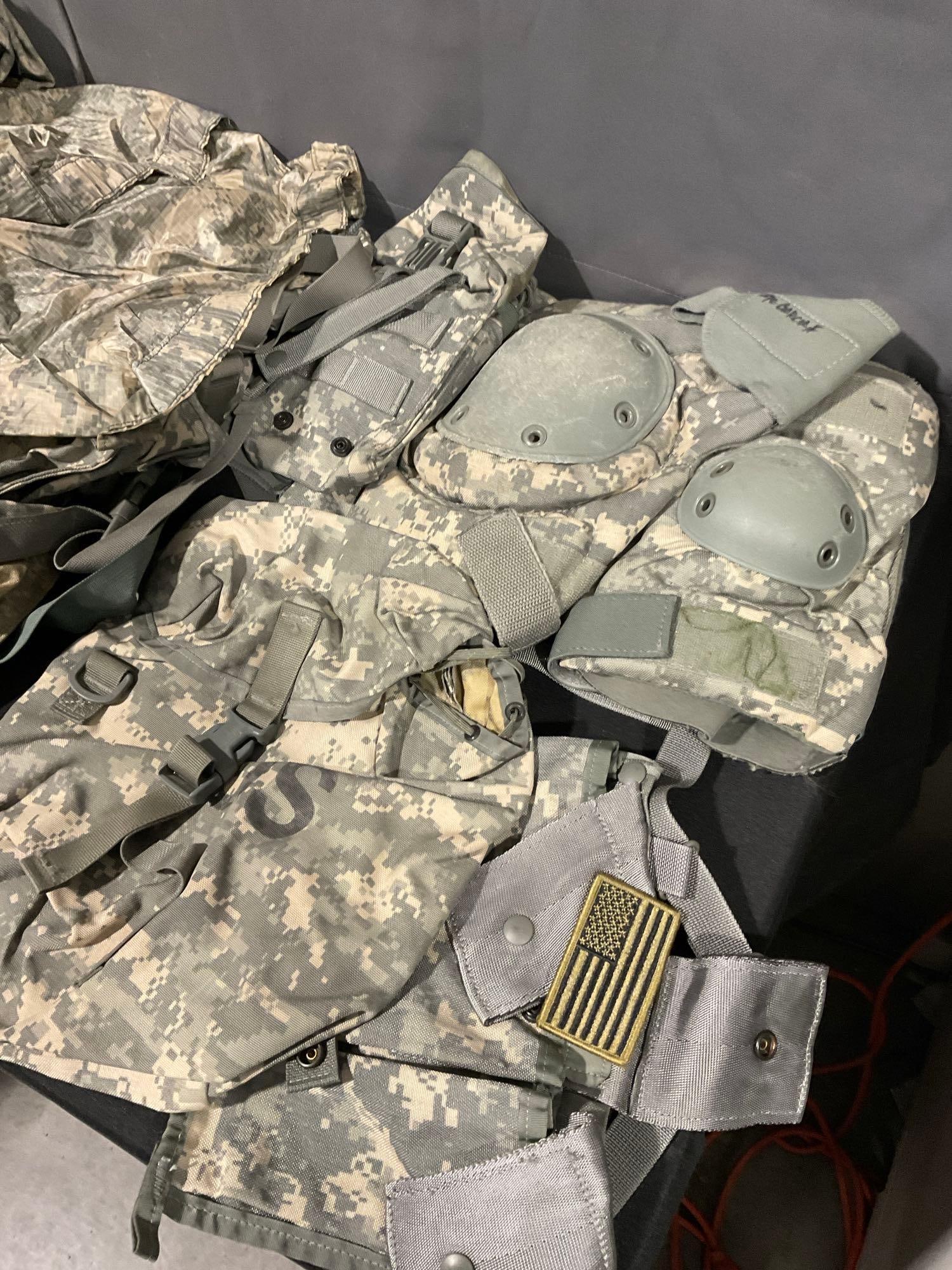 Late 2000s, Milsurp, Blanket, Field bag, Backpack frame, JSLIST bag, Kneepads and more - 5