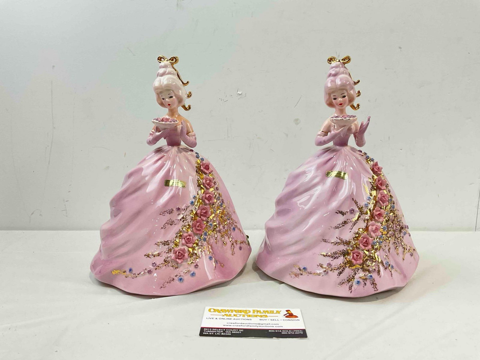 2 pcs Vintage Josef Originals Ceramic "Jeanne" Lady Figurines. Good Condition. See pics.: 2 pcs Vintage Josef Originals Ceramic "Jeanne" Lady Figurines. Good Condition. Minor adhesive residue and grime, look to otherwise be in good condition. Fits in box measuring 12" x 12" x 6" DM-5950